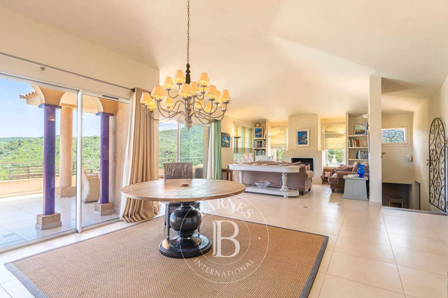 Conca  - Villa 6 Cuartos 4 Habitaciones