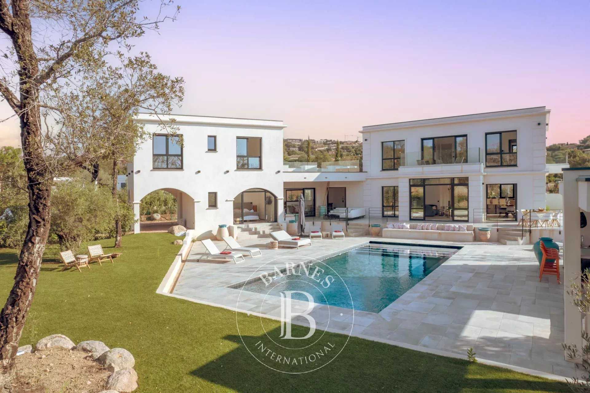 Private estate, 5-bedroom villa, swimming pool, close to the beach picture 12