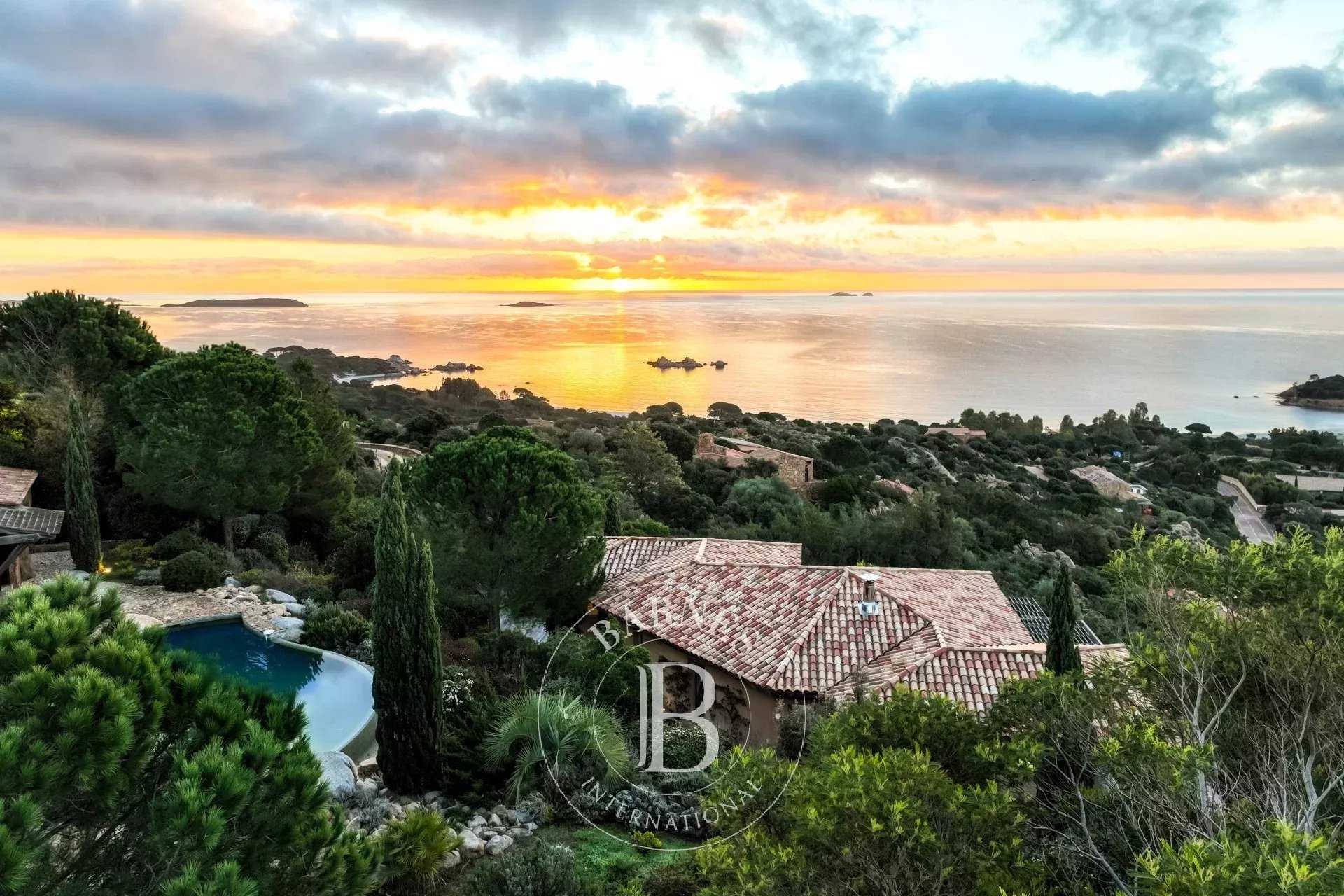 Porto-Vecchio, Palombaggia, Panoramic sea-view villa, 6 bedrooms, within walking distance of the beach picture 10