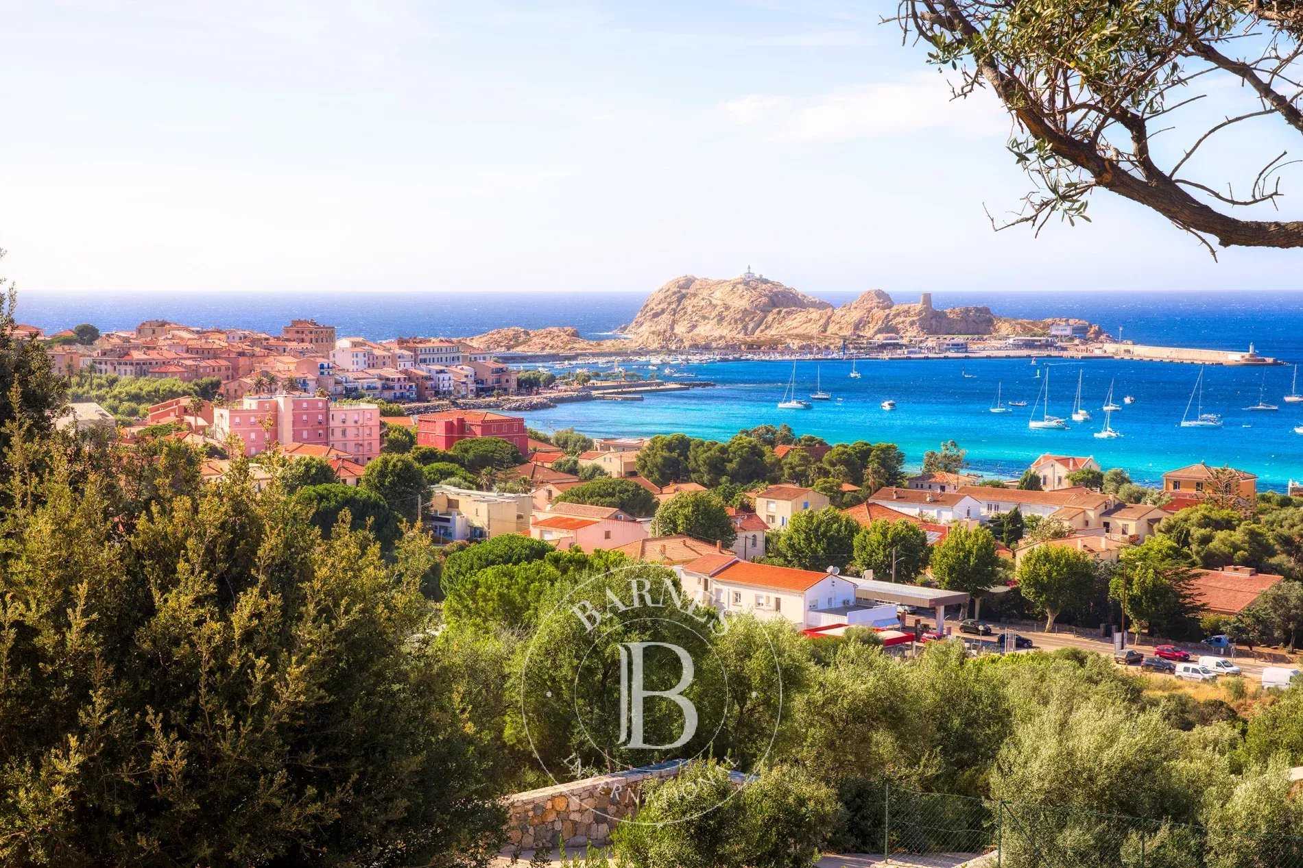 L'Île-Rousse  - Hôtel 