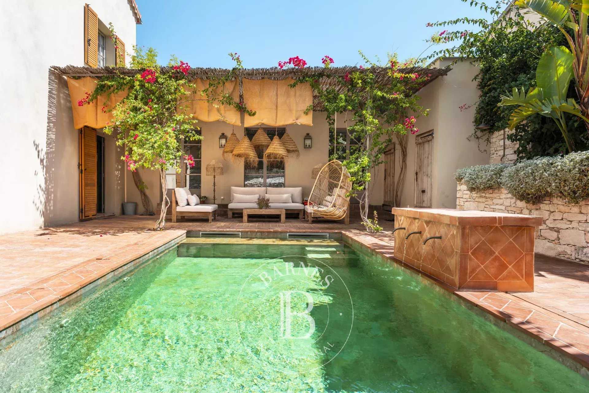 Maison de ville Saint-Florent  -  ref 86002062 (picture 2)