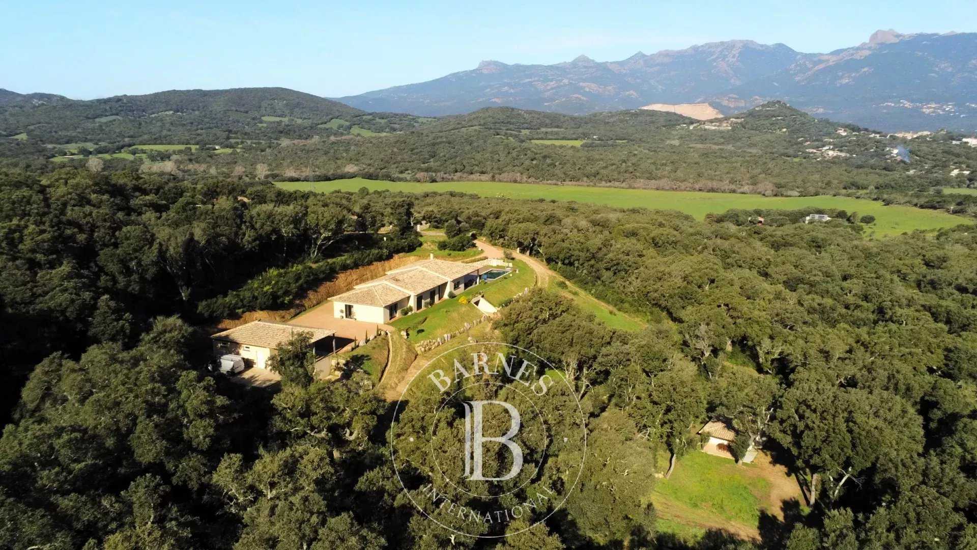 Villa Porto-Vecchio  -  ref 84142737 (picture 2)