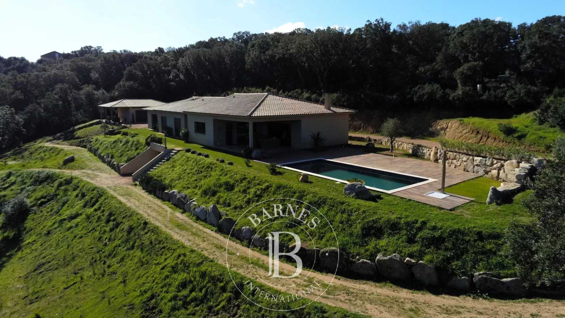 Villa Porto-Vecchio  -  ref 84142737 (picture 3)