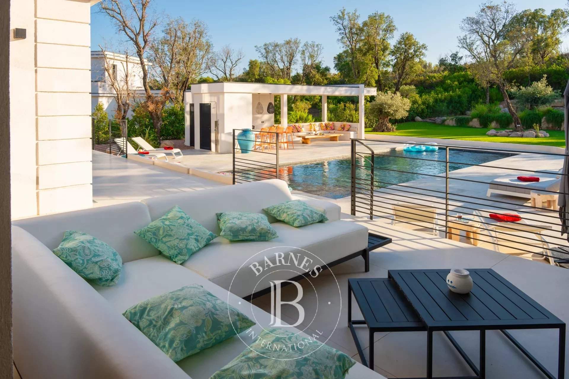 Private estate, 5-bedroom villa, swimming pool, close to the beach picture 9