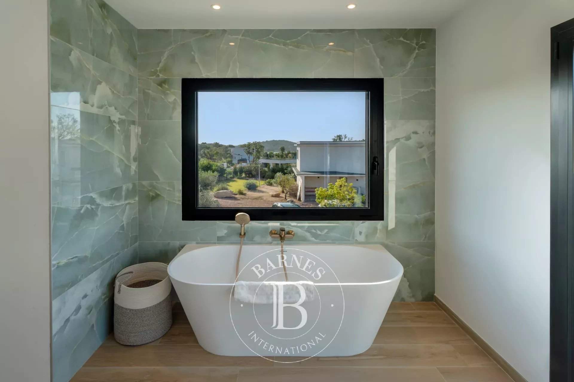 Private estate, 5-bedroom villa, swimming pool, close to the beach picture 6