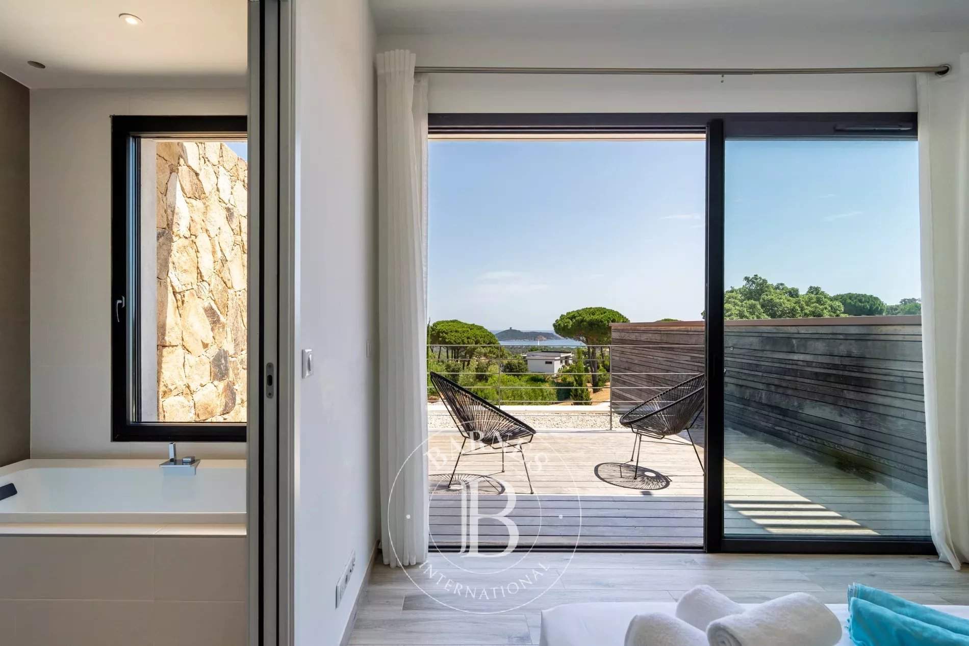 Sainte-Lucie-de-Porto-Vecchio  - Villa 16 Pi&egrave;ces 5 Chambres - picture 16