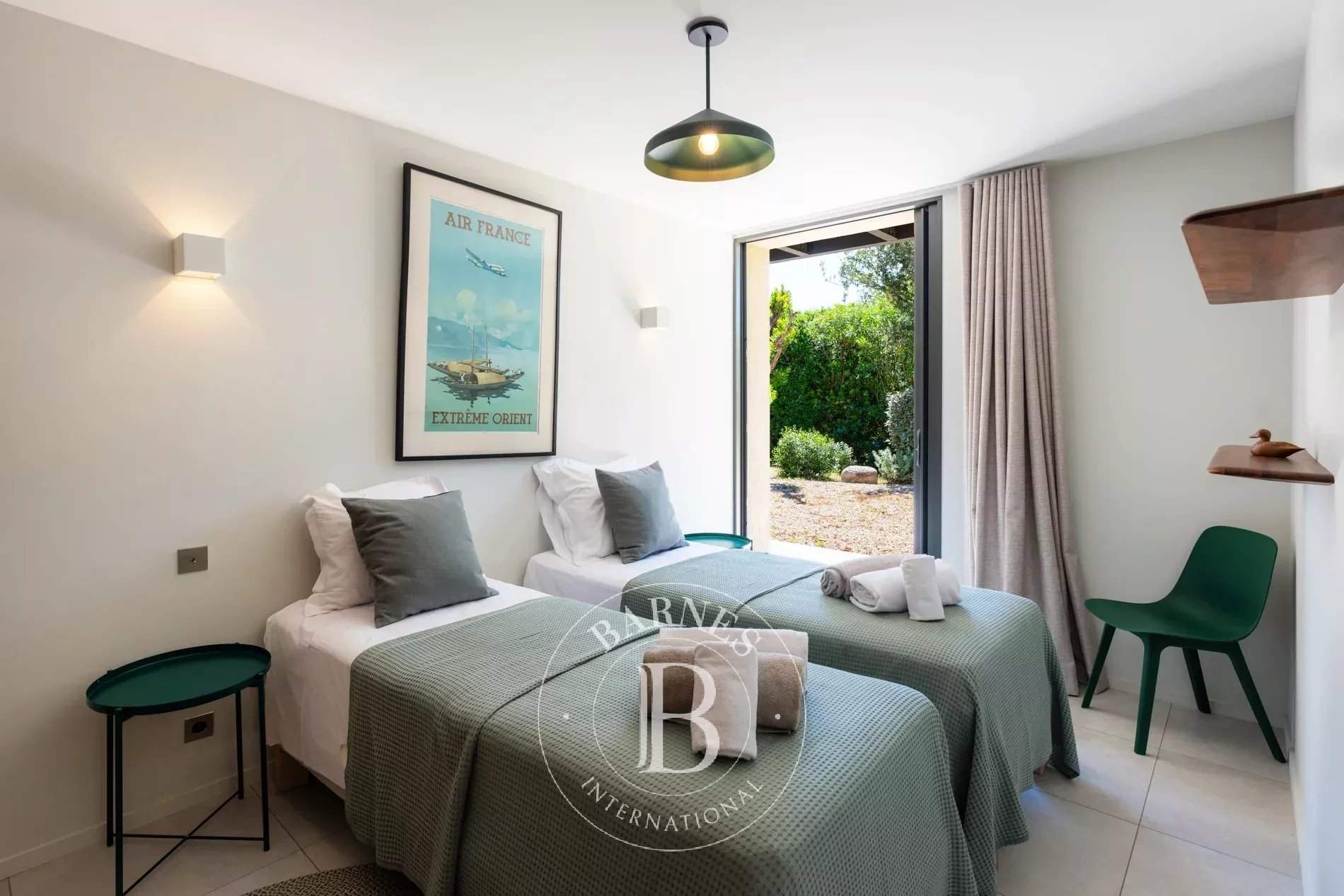 Porto-Vecchio, Domaine de Cala Rossa, villa 4 bedrooms, swimming pool and beach at walking distance, picture 16