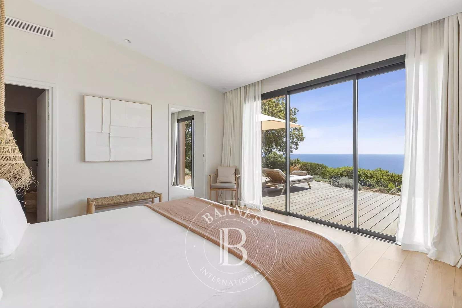Porto-Vecchio, Palombaggia, Villa vue mer panoramique, 6 chambres, piscine chauffée, plage à pied picture 13