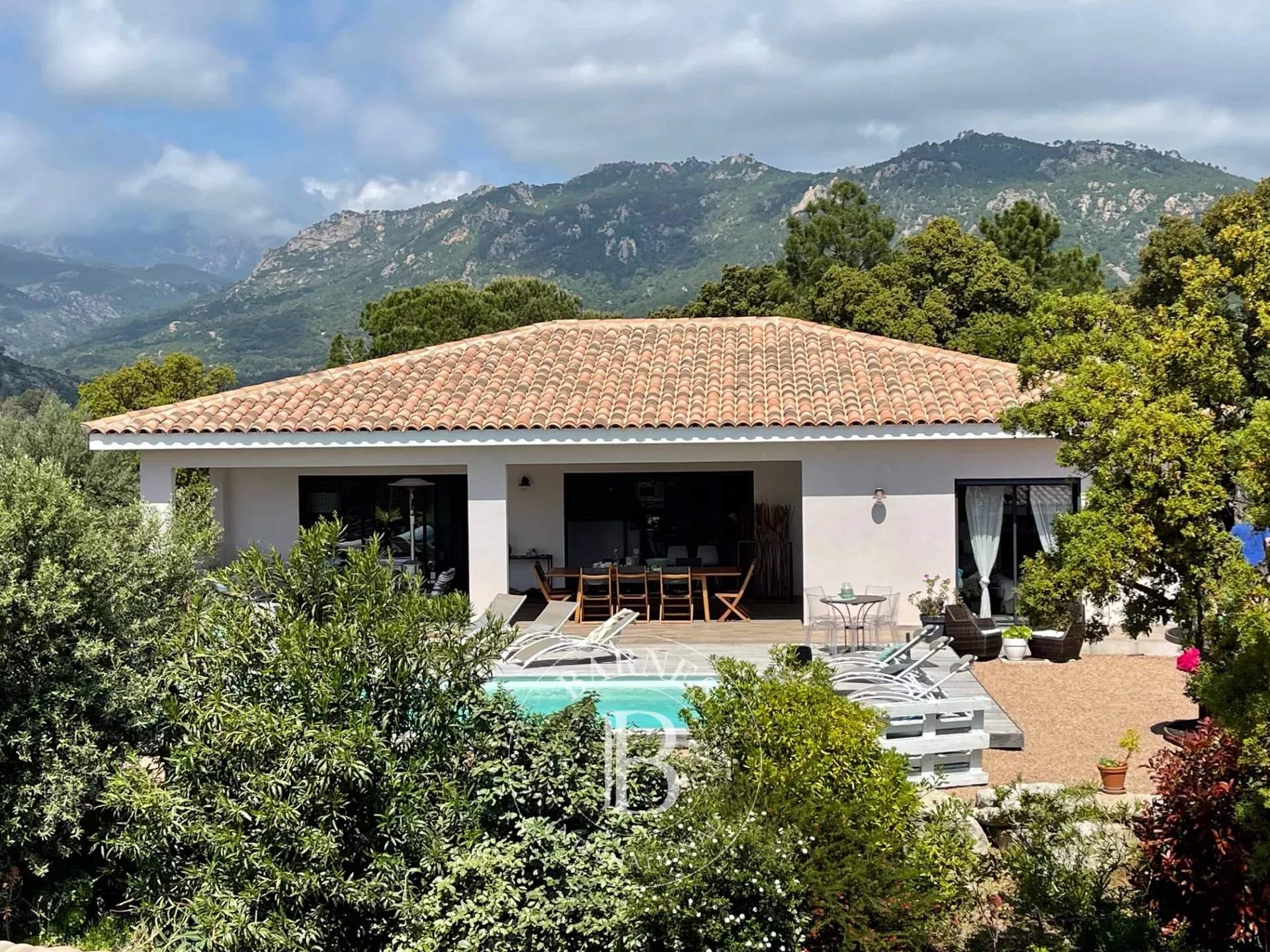 Sainte-Lucie-de-Porto-Vecchio  - Villa 5 Pièces 4 Chambres - picture 1