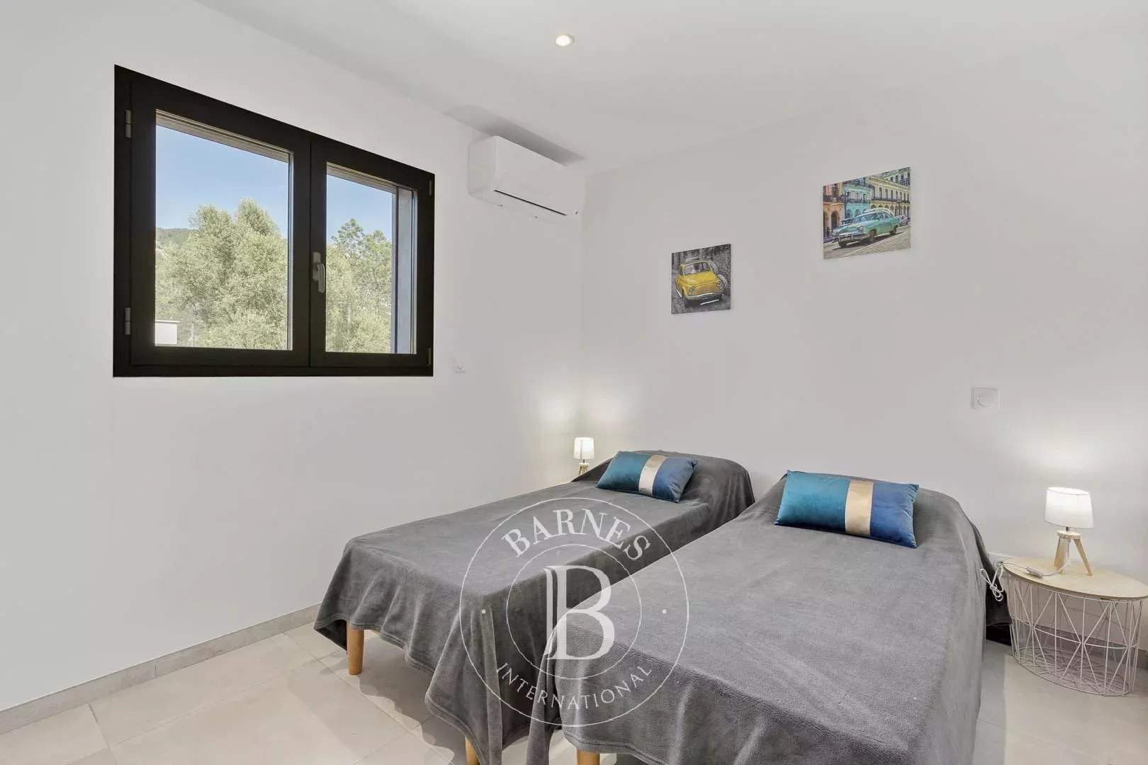 Sainte-Lucie-de-Porto-Vecchio  - Maison 5 Pi&egrave;ces 4 Chambres - picture 12