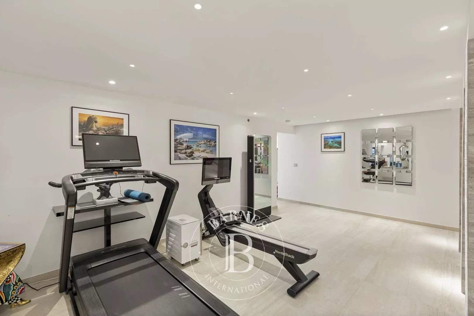 Favone, Villa, Vue mer panoramique, 7 chambres, proche plage, piscine, Cinéma, Salle de sport, Sauna, Hammam, Salle d'arcade, Terrain de pétanque picture 19