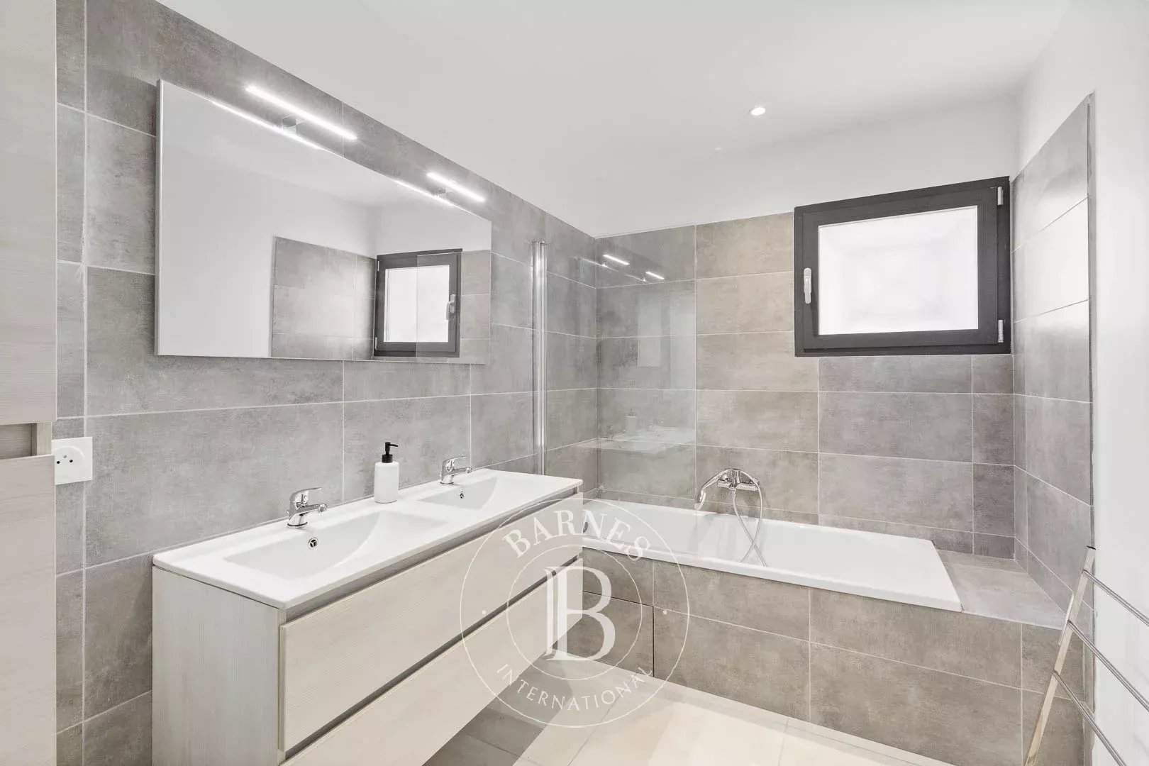 Sainte-Lucie-de-Porto-Vecchio  - Maison 5 Pi&egrave;ces 4 Chambres - picture 11