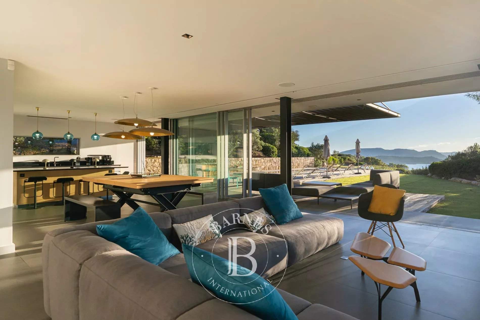 Porto Vecchio, Arasu, 6-Bedroom Villa, Sea View, Pool, Near the Beach picture 4