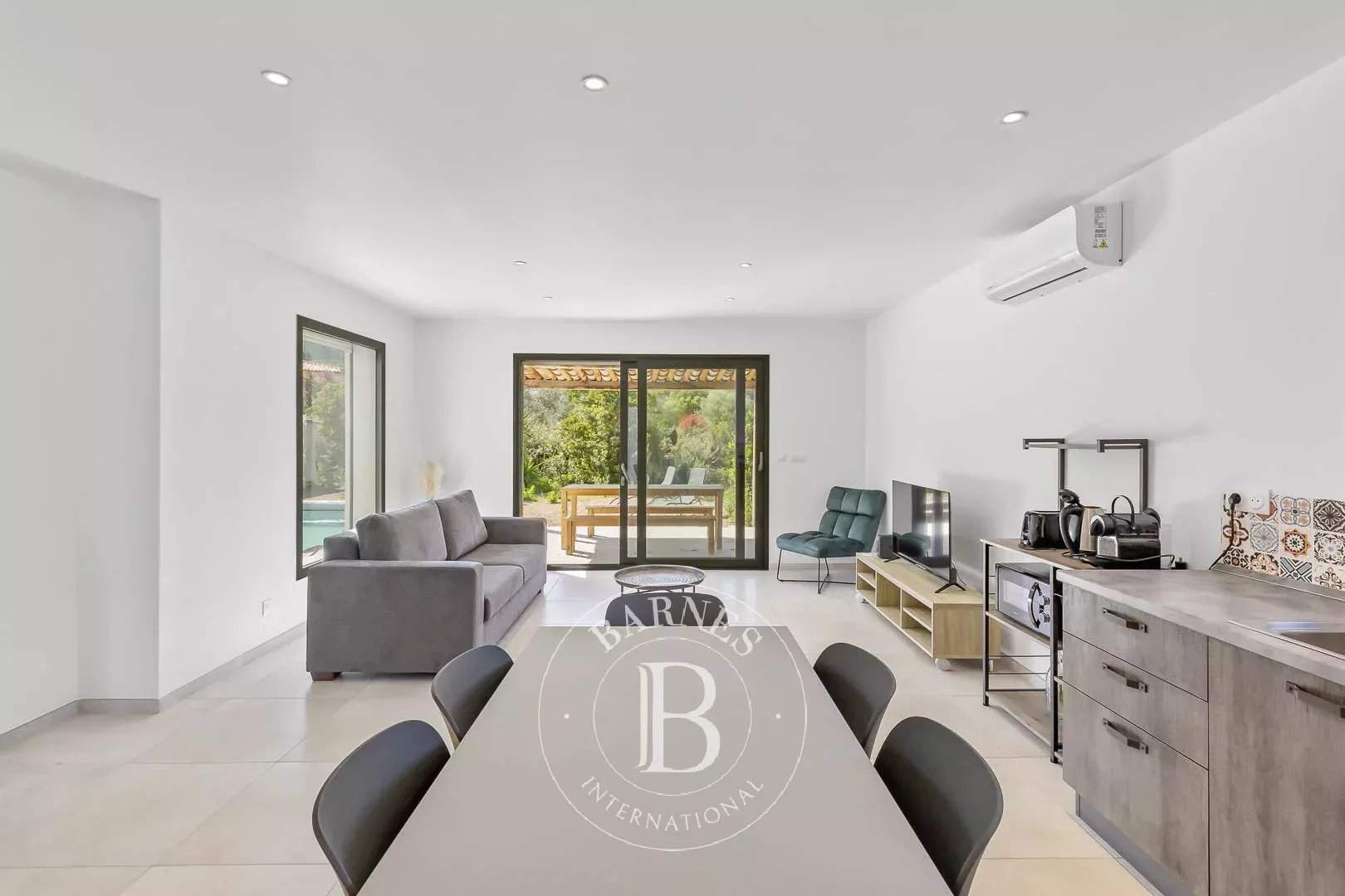 Sainte-Lucie-de-Porto-Vecchio  - Maison 5 Pi&egrave;ces 4 Chambres - picture 6