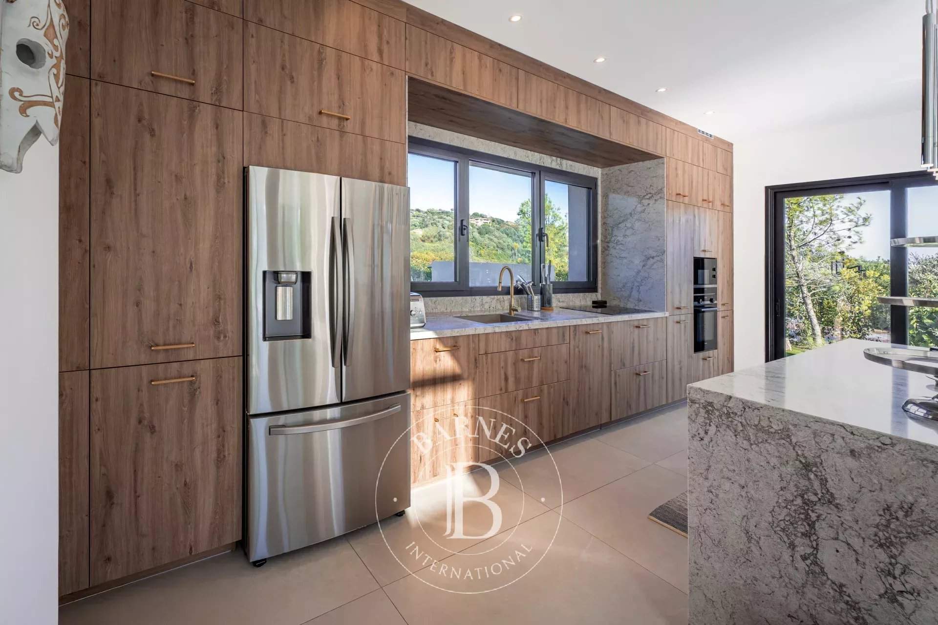 Private estate, 5-bedroom villa, swimming pool, close to the beach picture 4