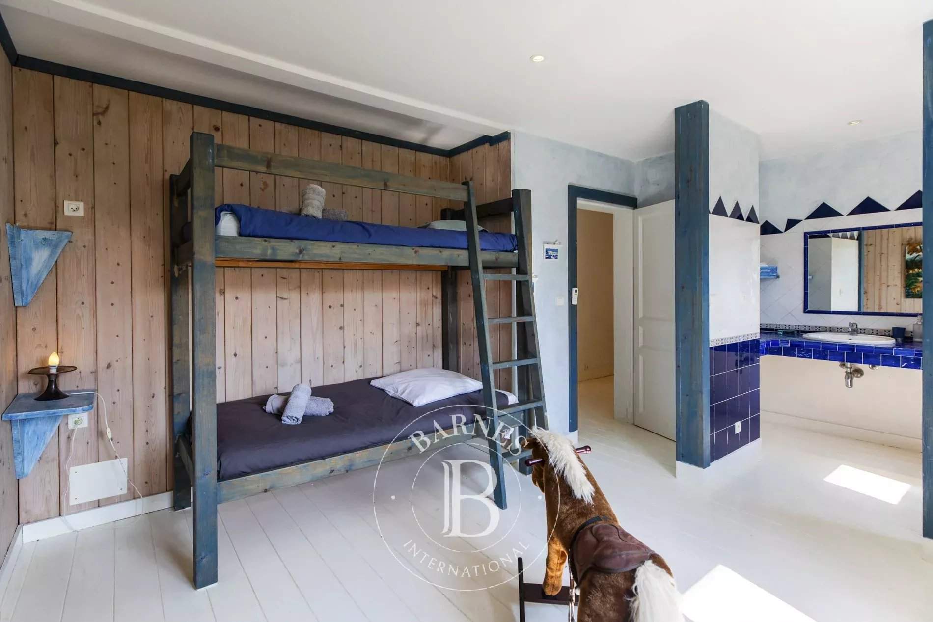 Sainte-Lucie-de-Porto-Vecchio  - Villa 9 Pi&egrave;ces 8 Chambres - picture 18