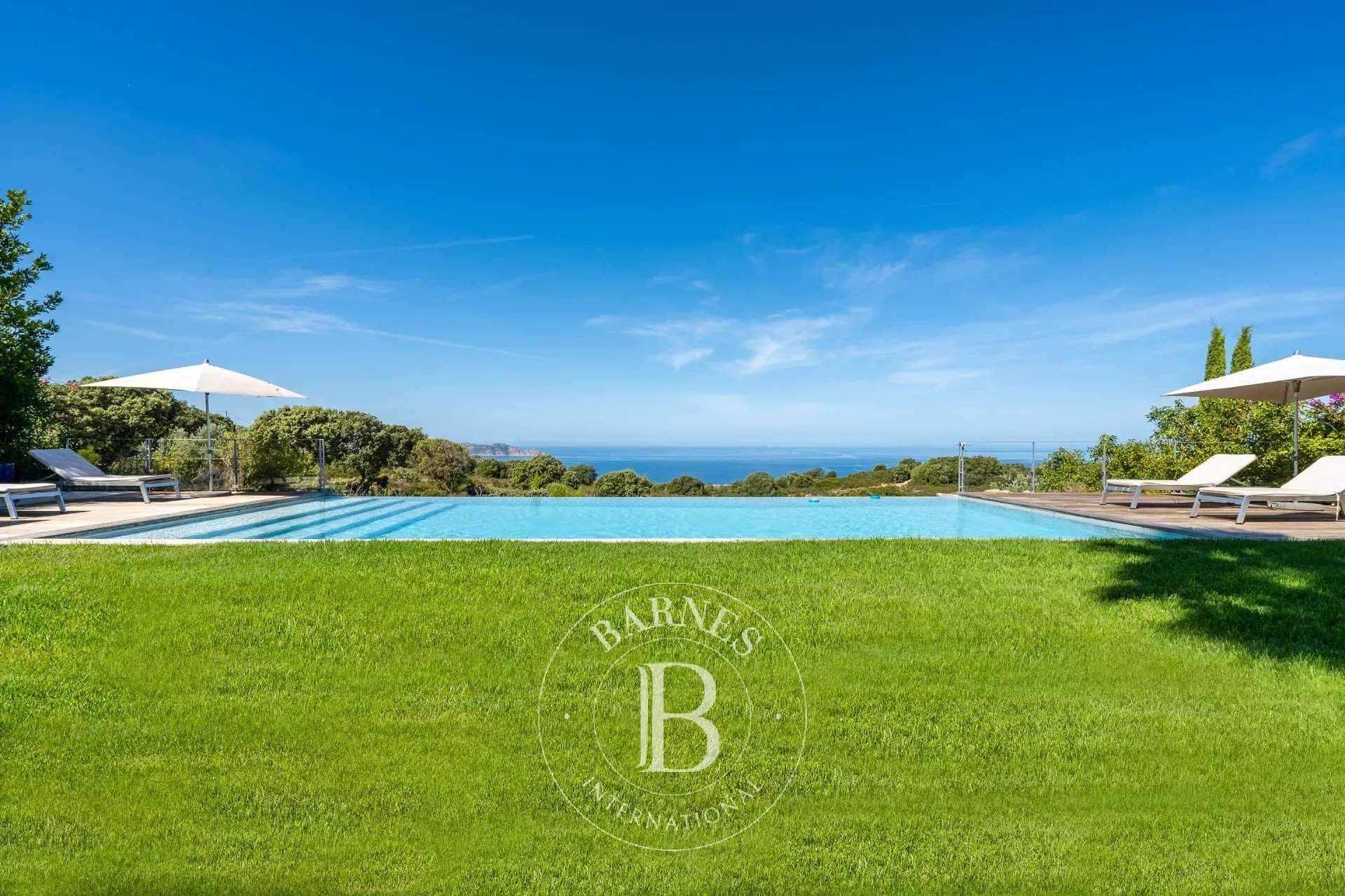 Bay of Calvi, architect-designed villa for 10 people, panoramic sea view, swimming pool, close to beaches. picture 19