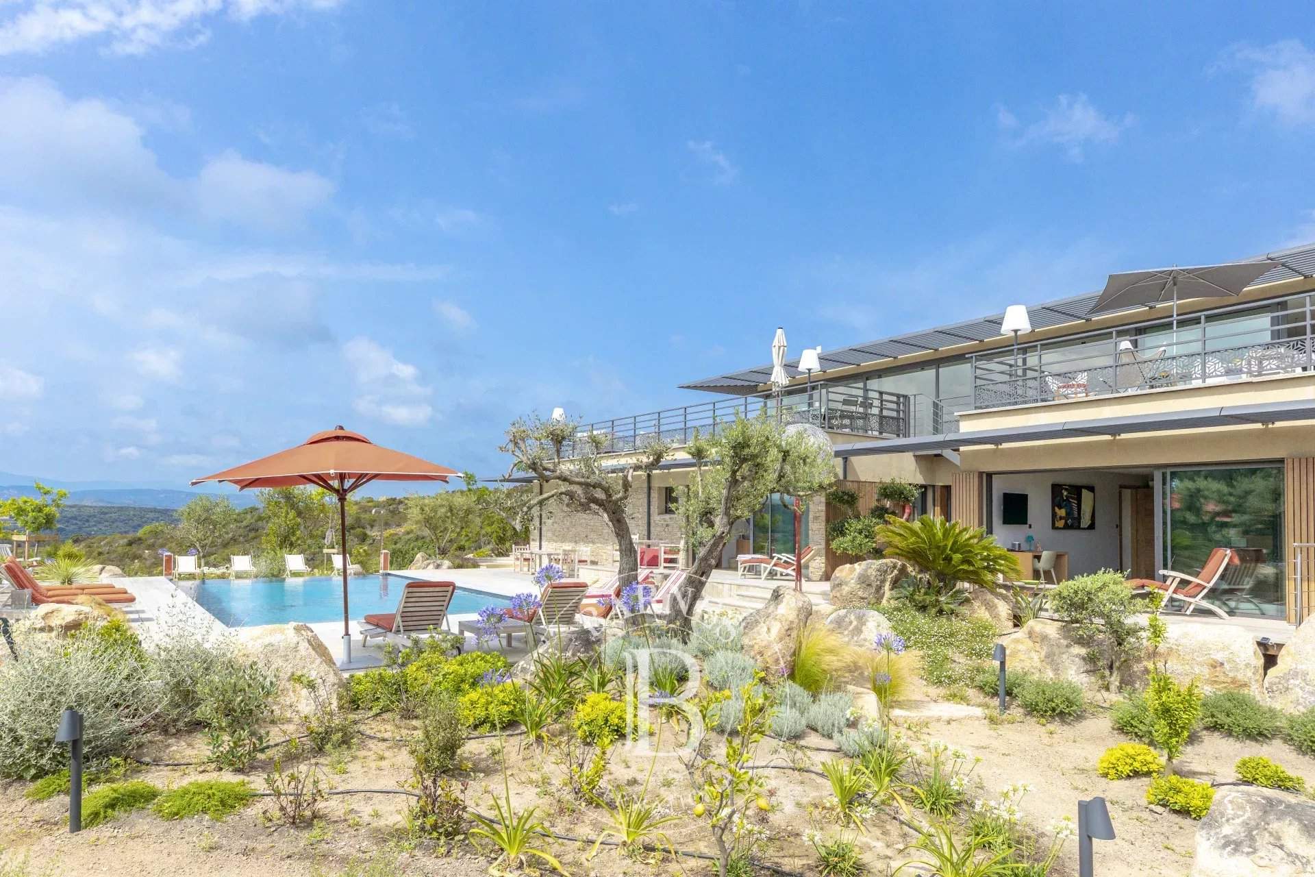 Bonifacio, 5-Bedroom Villa with Heated Pool, Golf Practice Area, Panoramic Mountain Views, Close to Beaches picture 2