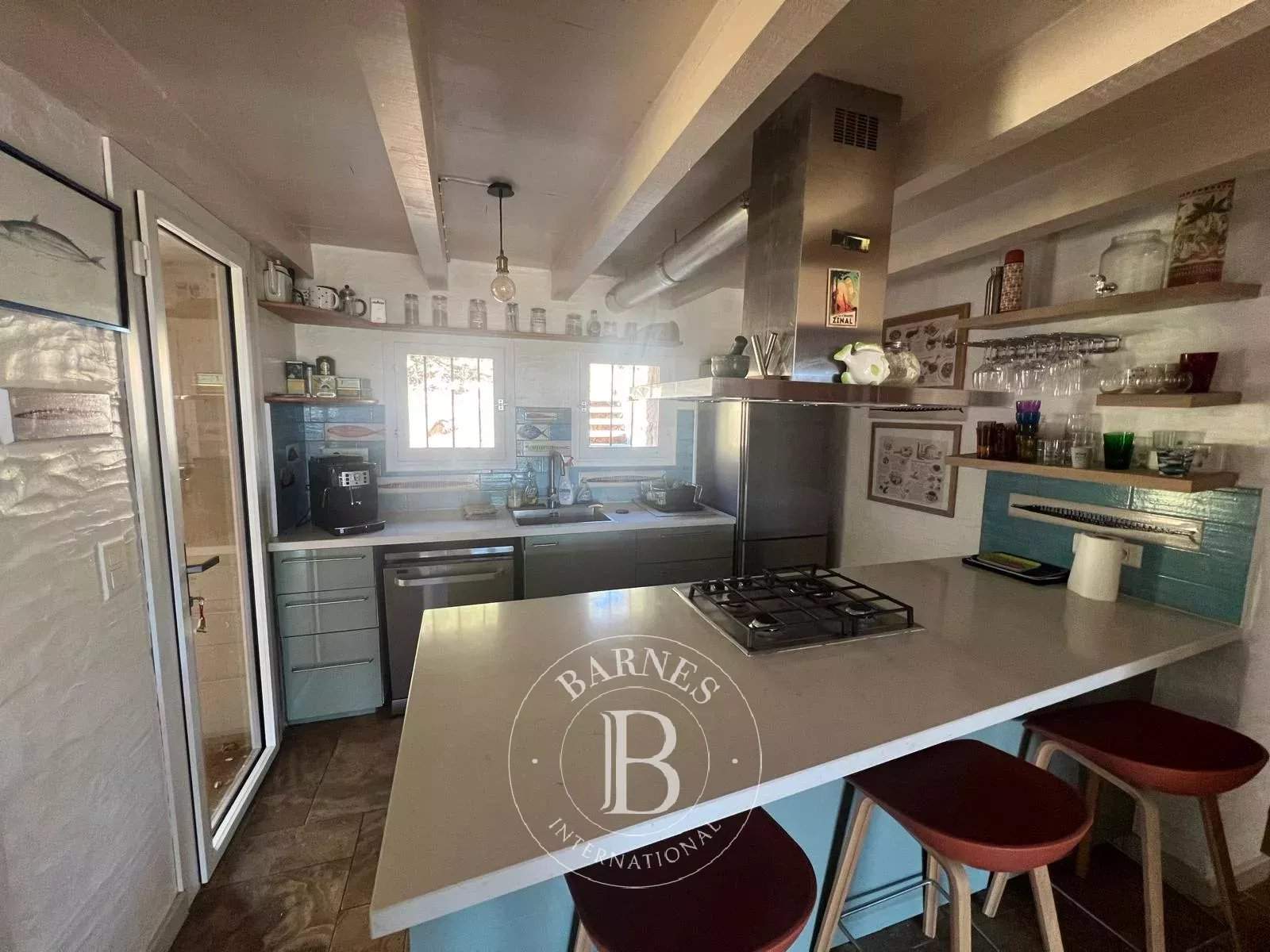 Porto-Vecchio, Palombaggia, 4 Bedroom Villa with Pool, Sea View and Close to the Beach picture 3