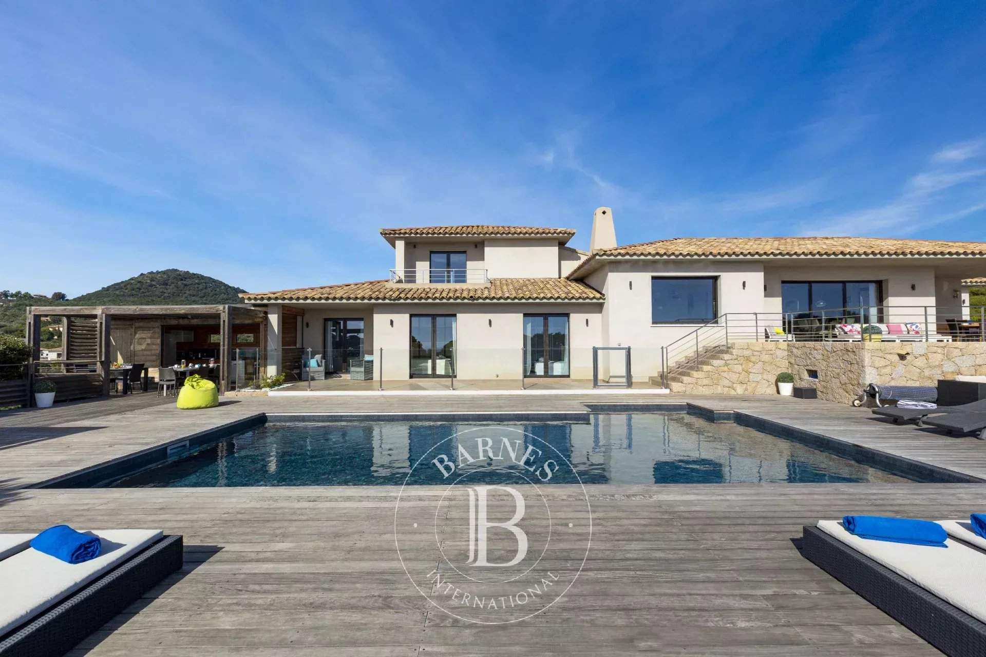 Porto vecchio, Palombaggia, villa 5 chambres, vue mer, piscine et proche plage picture 2