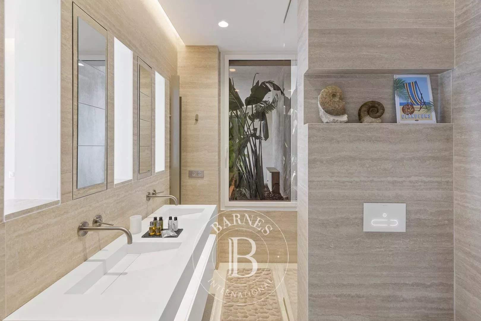 Favone, Villa, Vue mer panoramique, 7 chambres, proche plage, piscine, Cinéma, Salle de sport, Sauna, Hammam, Salle d'arcade, Terrain de pétanque picture 13