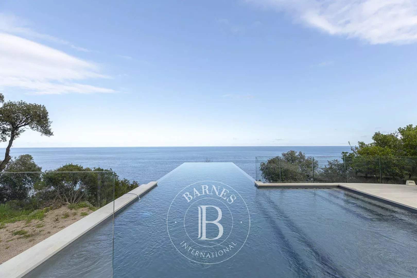 Favone, Villa, Vue mer panoramique, 7 chambres, proche plage, piscine, Cinéma, Salle de sport, Sauna, Hammam, Salle d'arcade, Terrain de pétanque picture 2