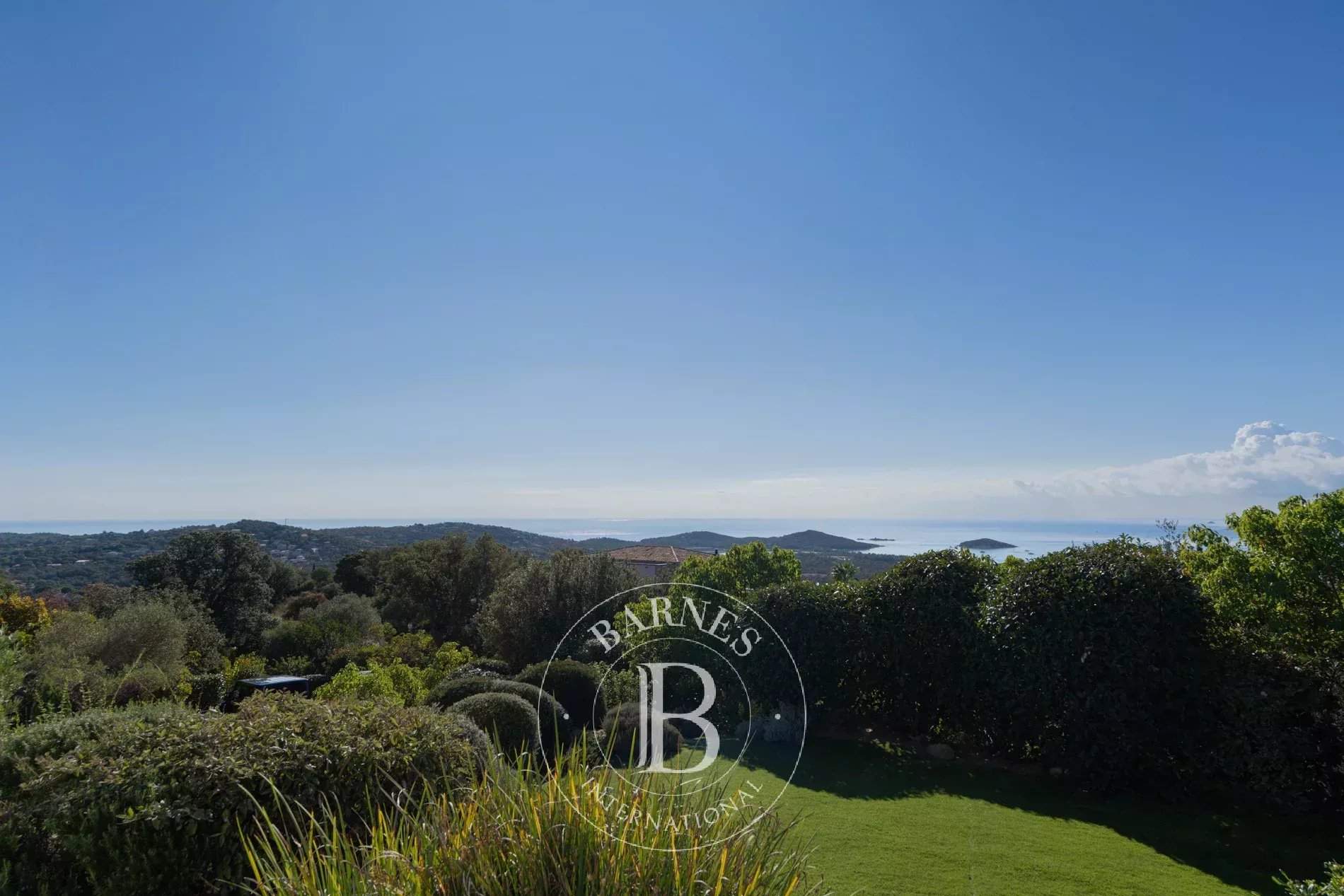 Saint-Cyprien, villa 6 bedrooms, swimming pool, panoramic sea view, near beach picture 5