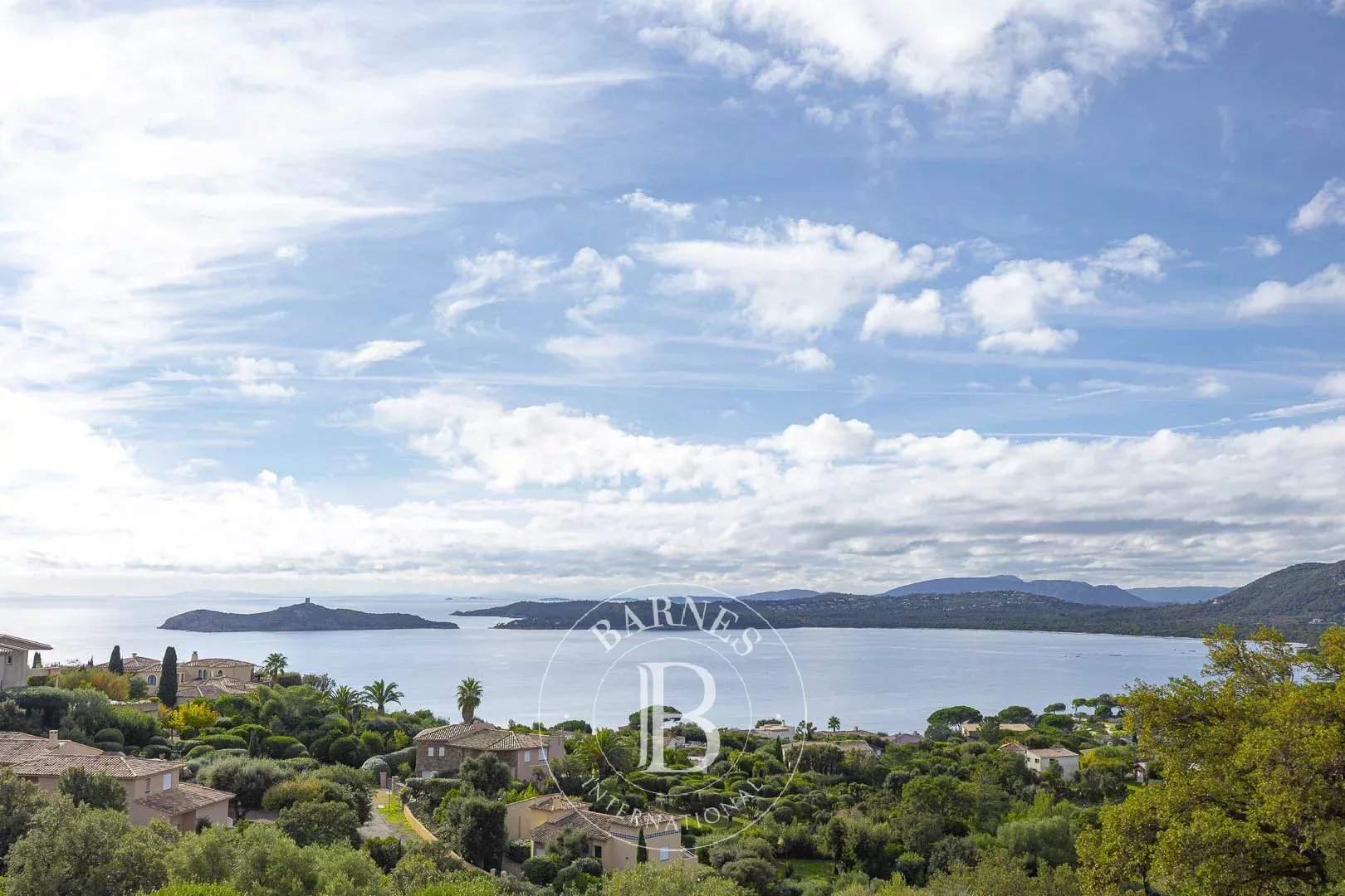 Maison 9 pièces 353 m² · à Sainte Lucie de Porto Vecchio · 353 m² · 2 500 000 €