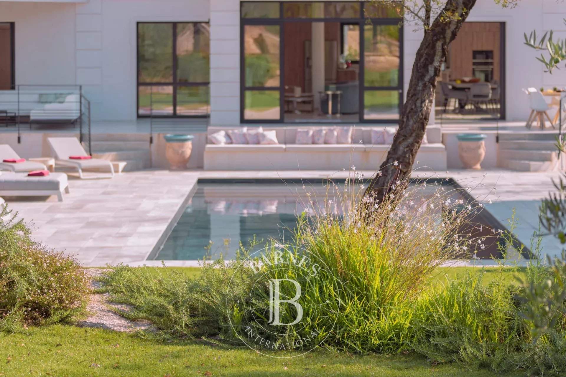 Private estate, 5-bedroom villa, swimming pool, close to the beach picture 8