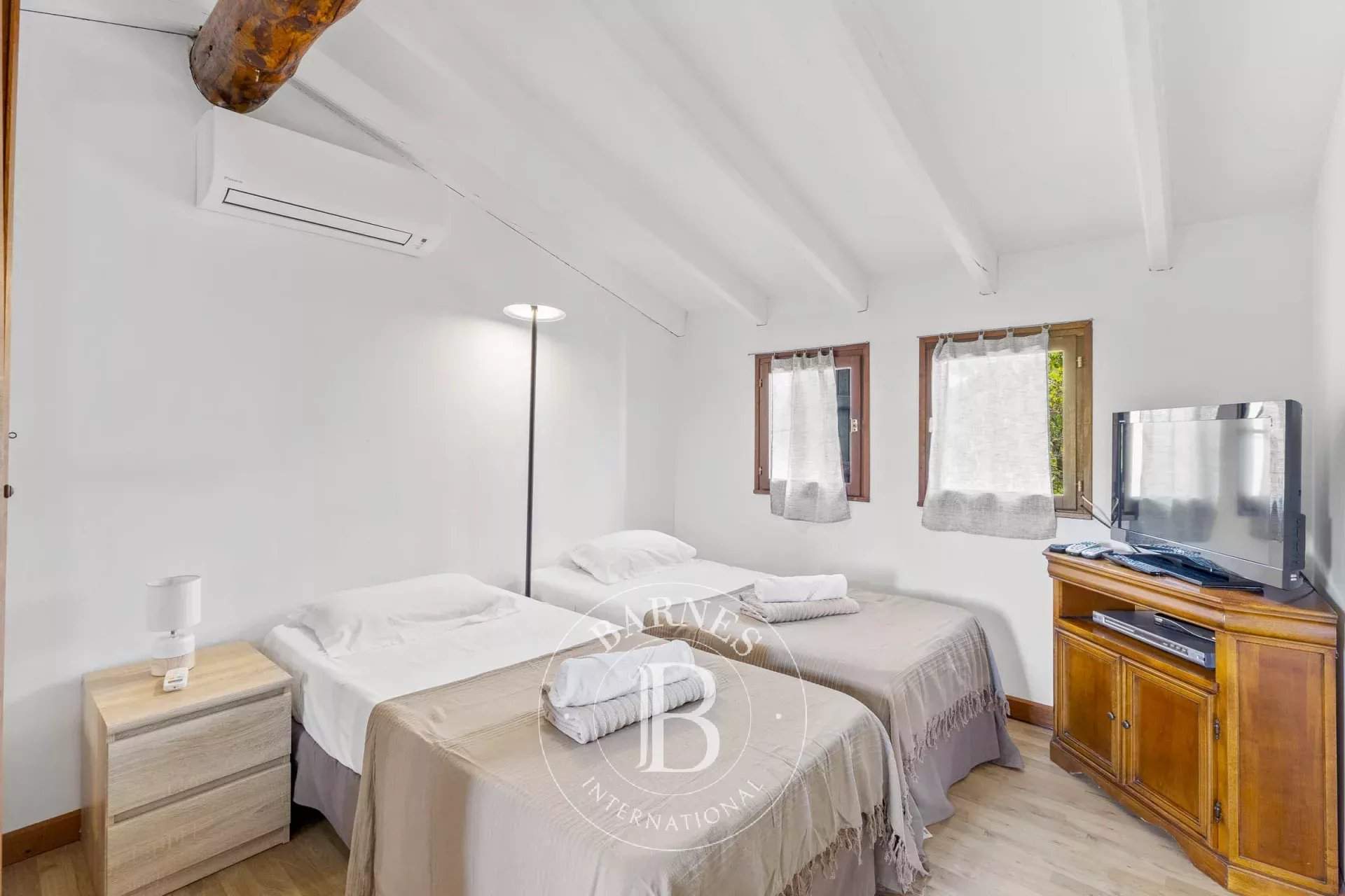 Sainte-Lucie-de-Porto-Vecchio  - Villa 13 Pi&egrave;ces 7 Chambres - picture 9