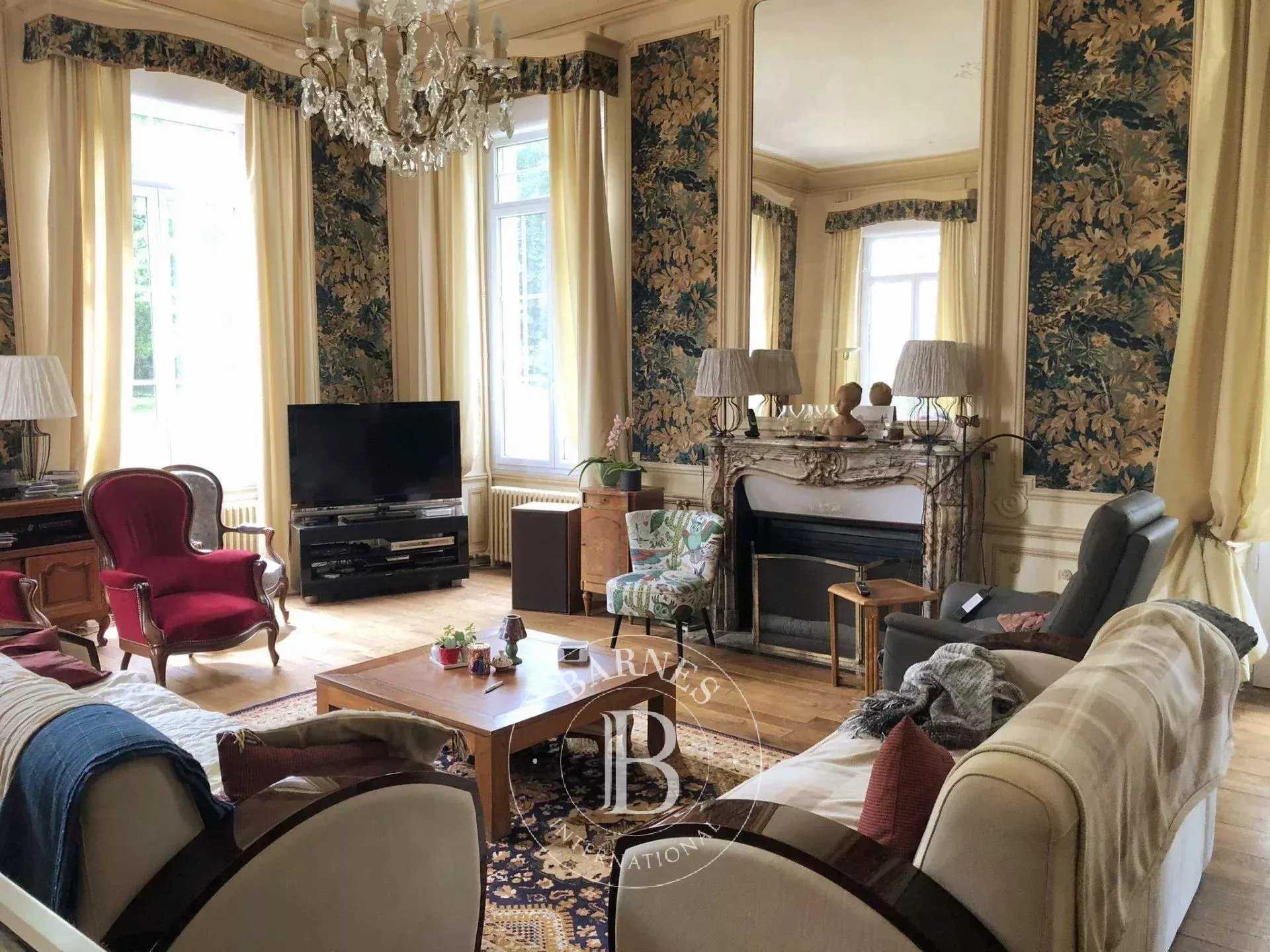 Bourges  - Château 14 Pièces 9 Chambres