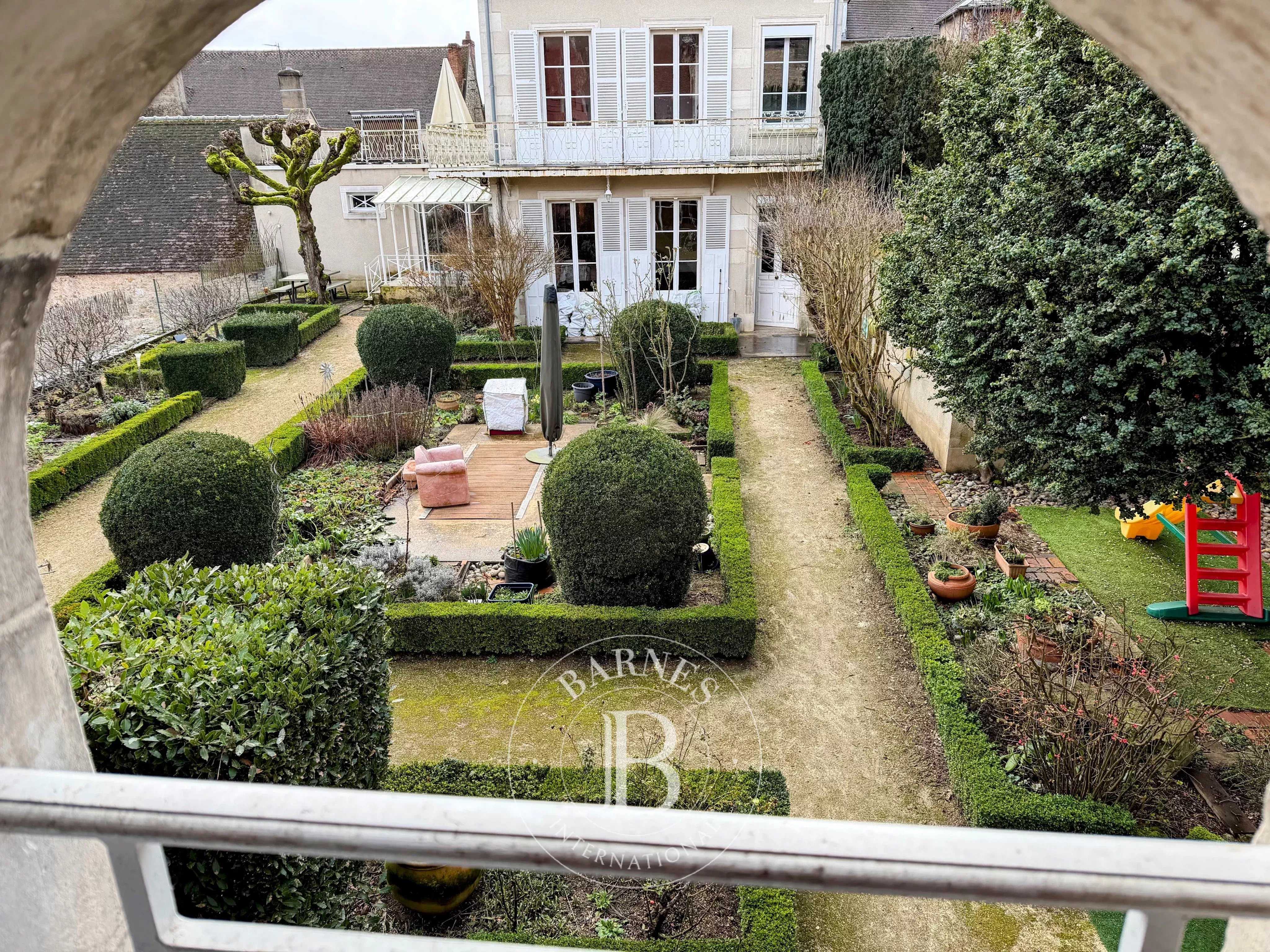 Clamecy  - Maison de ville 22 Pi&egrave;ces 7 Chambres