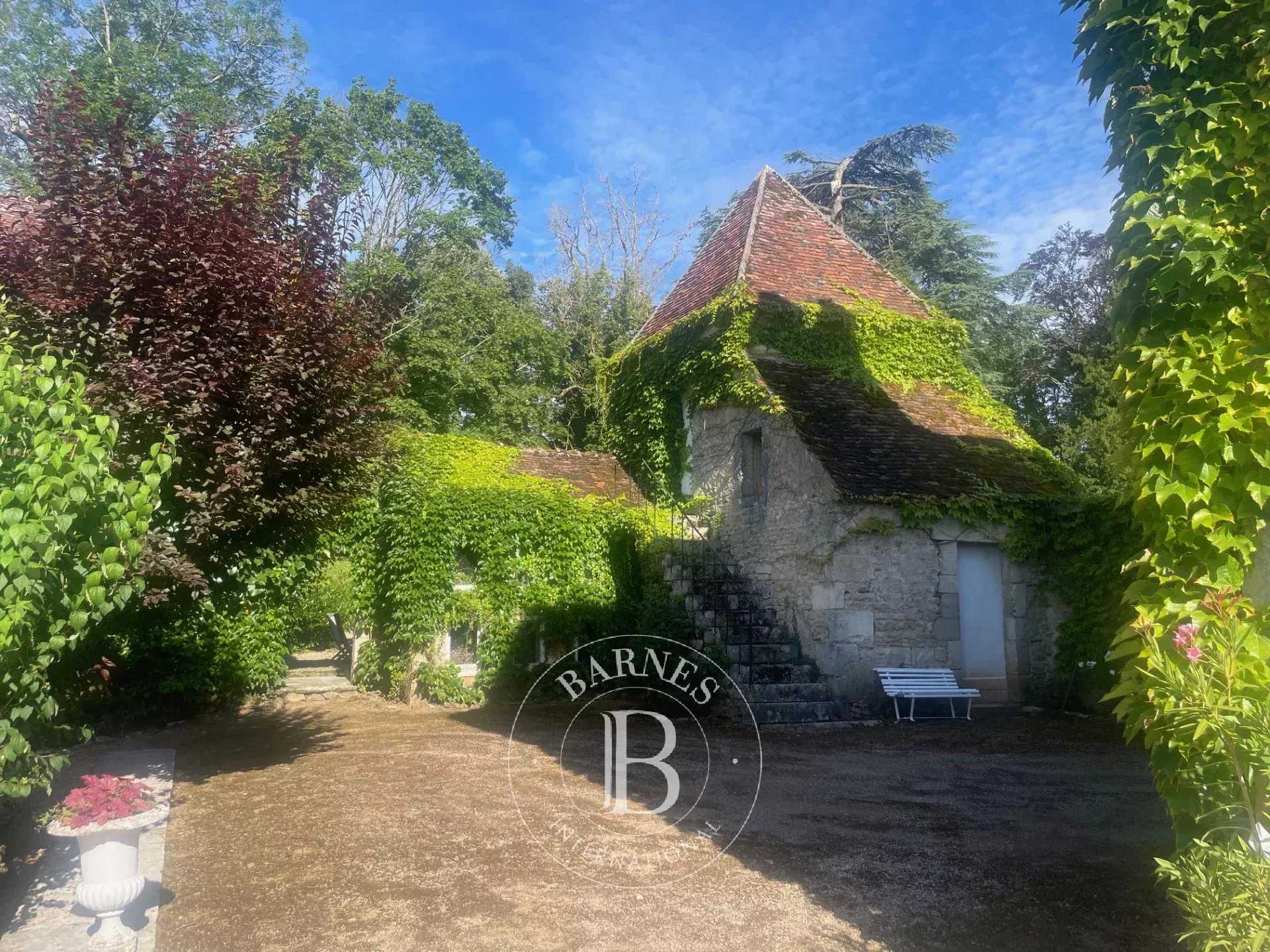 Clamecy  - Propriété 14 Pi&egrave;ces 5 Chambres