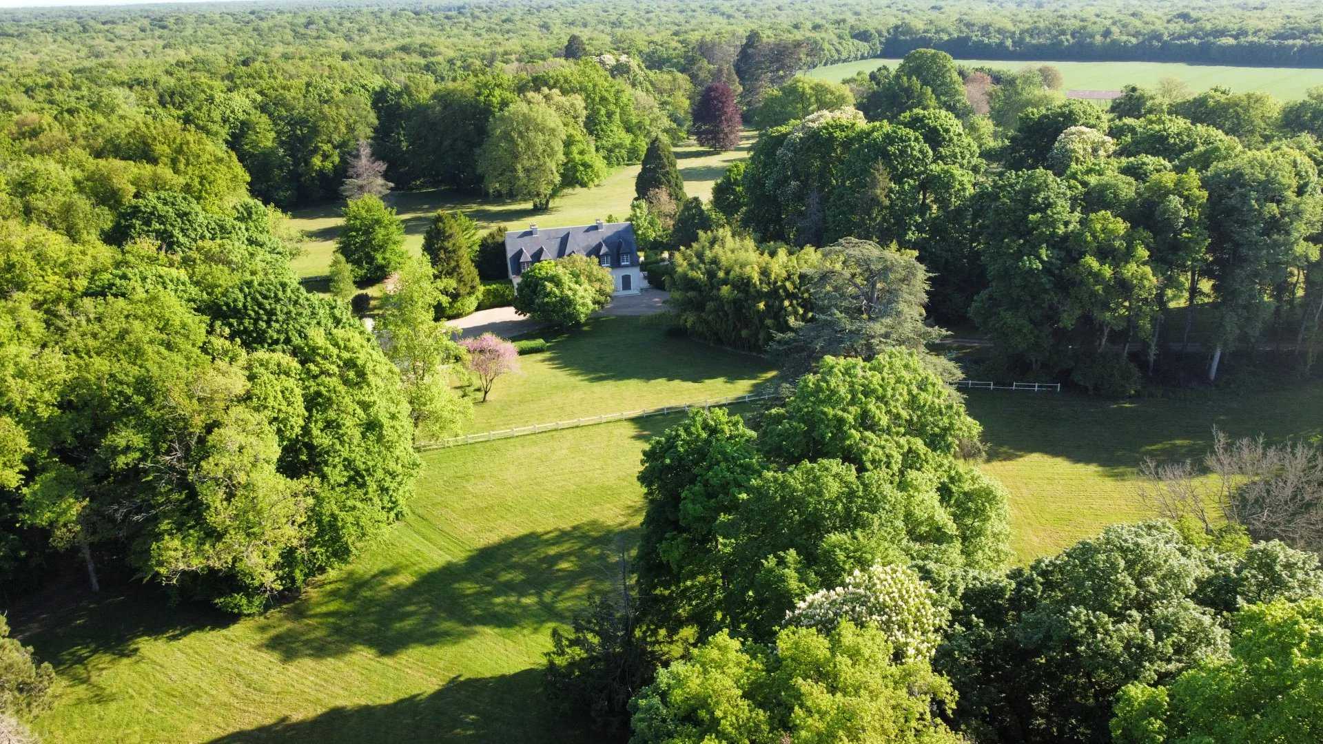 Bourges  - Propriété 11 Pi&egrave;ces 7 Chambres