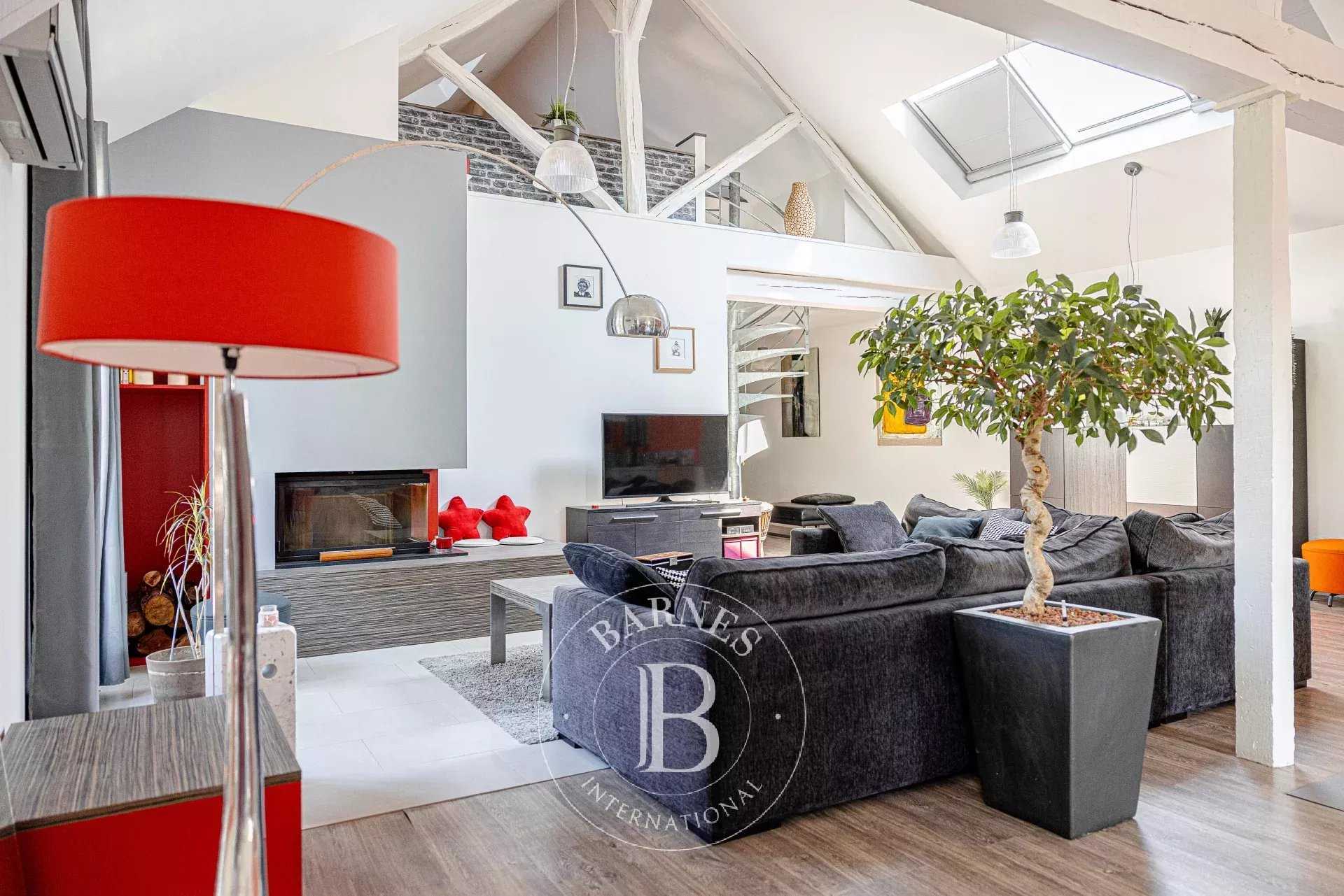 Orléans  - Maison 7 Pi&egrave;ces 4 Chambres