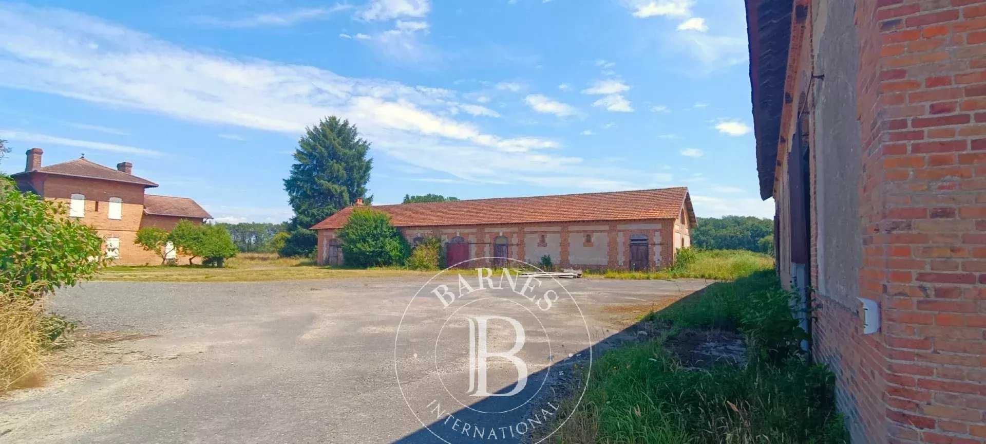 Salbris  - Property 4 Bedrooms