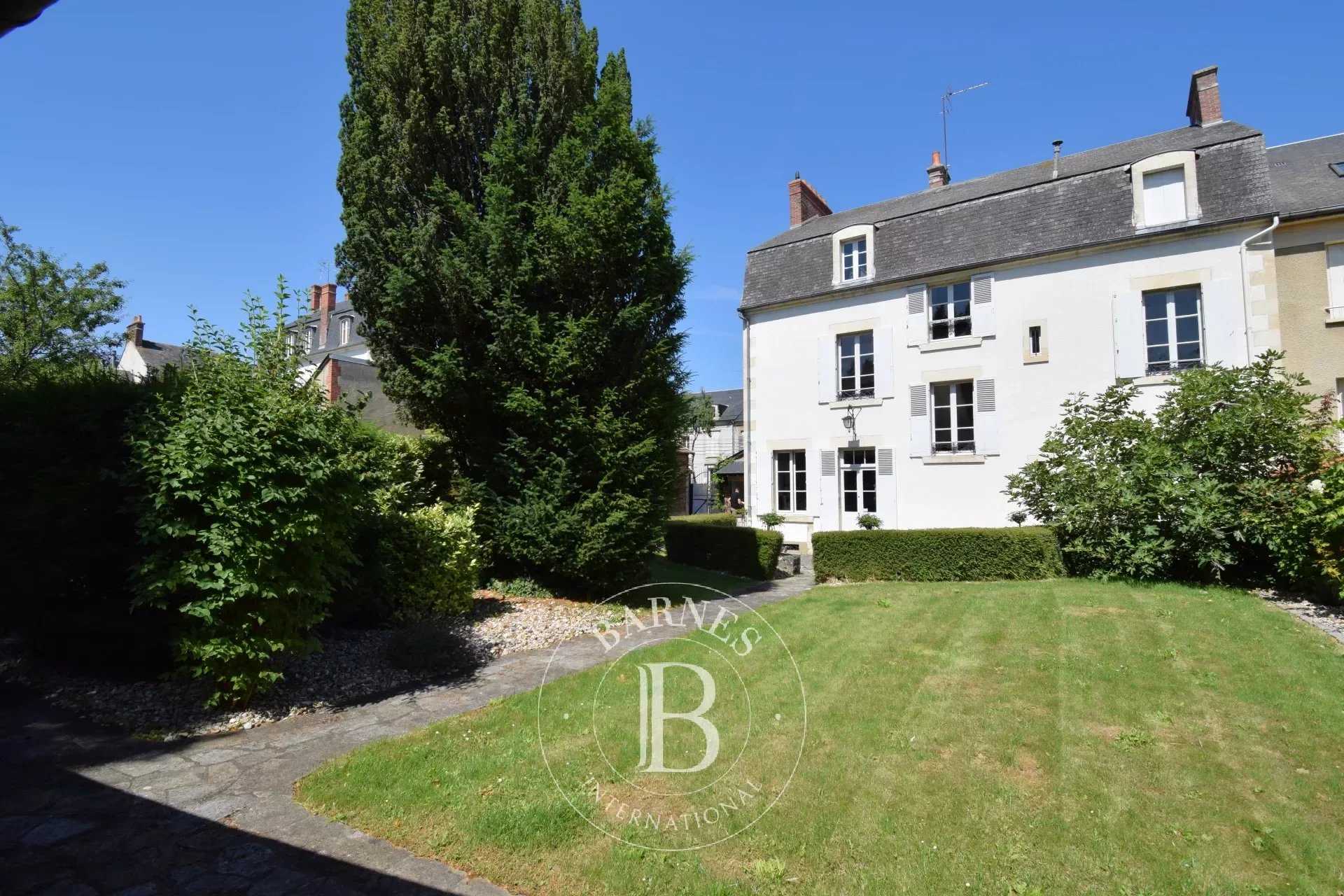Bourges  - Townhouse 6 Bedrooms