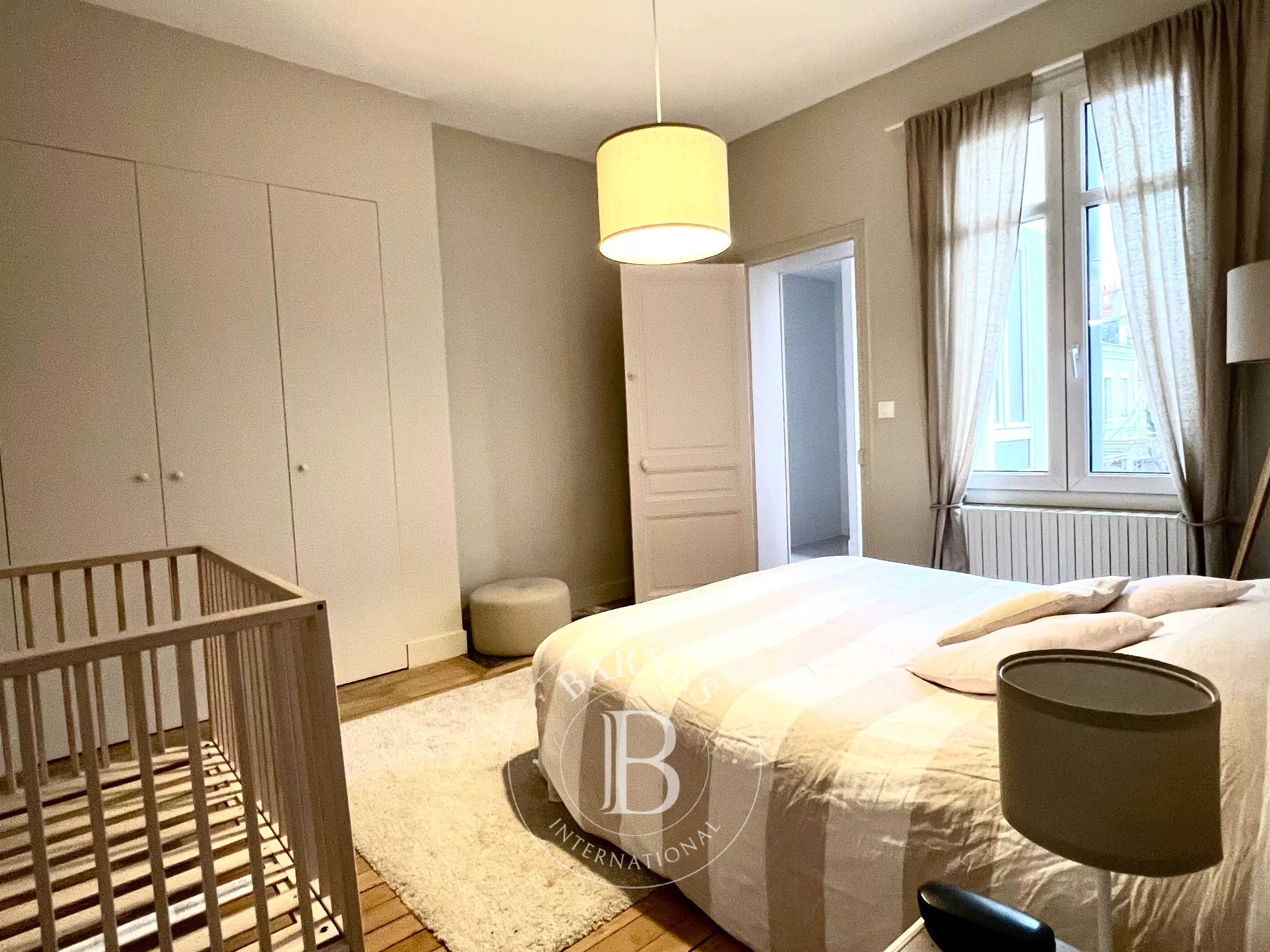 Tours  - Maison de ville 9 Pi&egrave;ces 6 Chambres