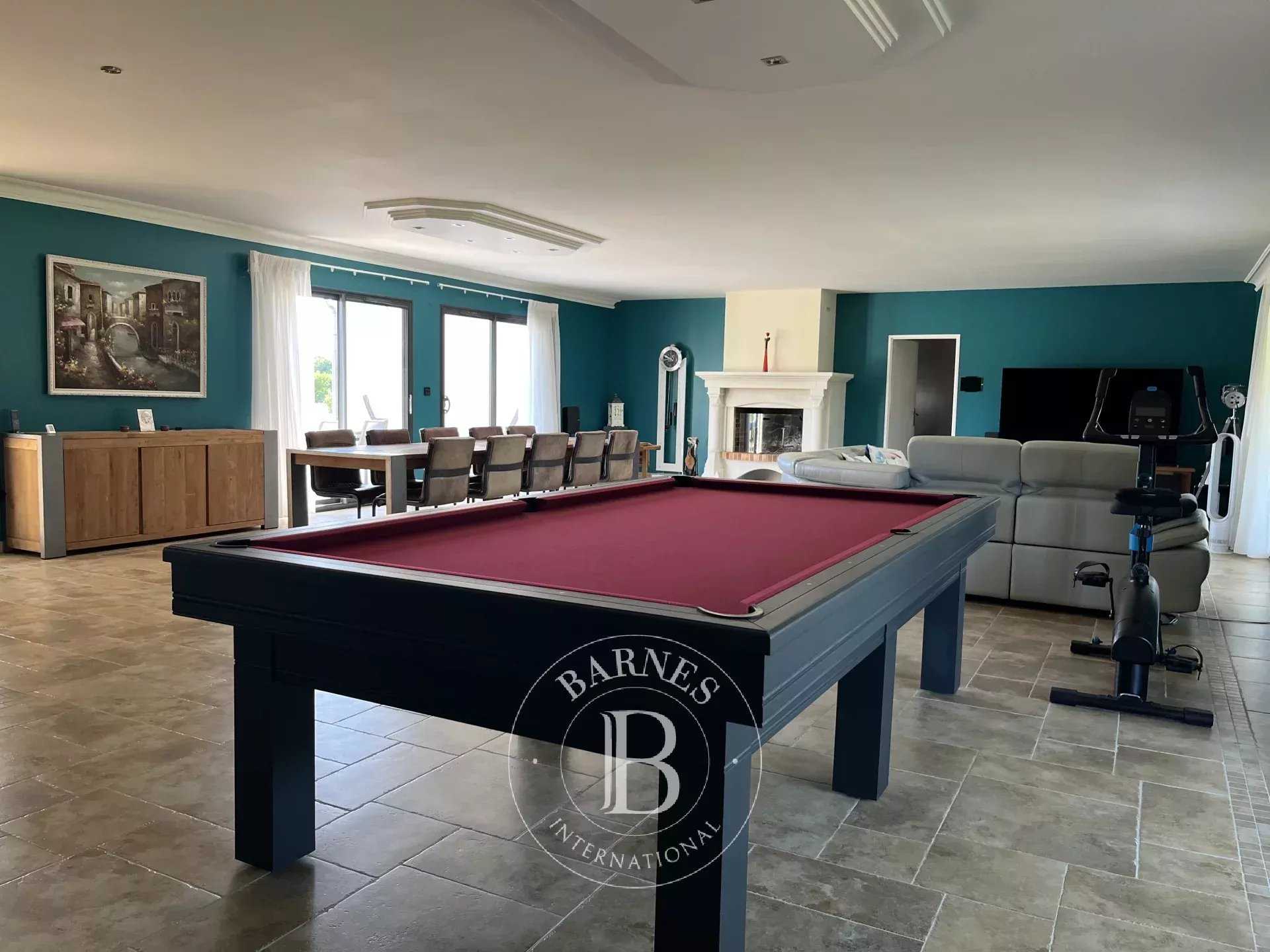 Vernou-en-Sologne  - Maison 14 Pièces 5 Chambres