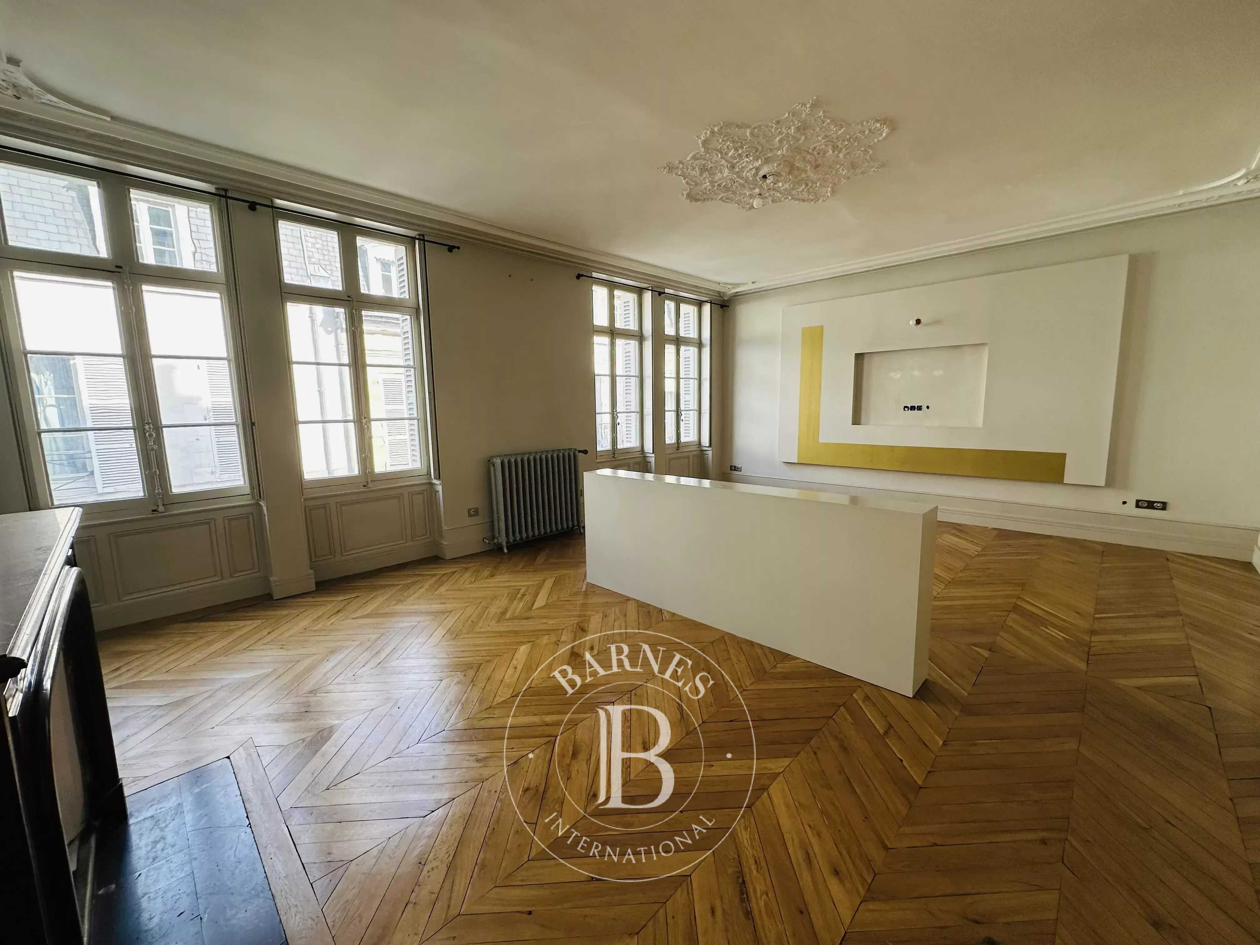 Orléans  - Hôtel particulier 9 Pi&egrave;ces 5 Chambres