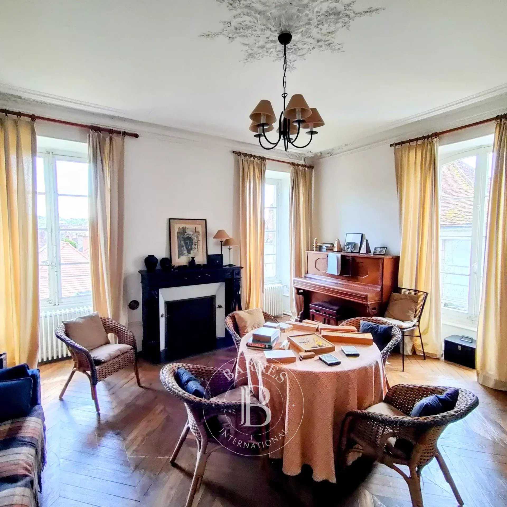 Clamecy  - Propriété 14 Pi&egrave;ces 5 Chambres