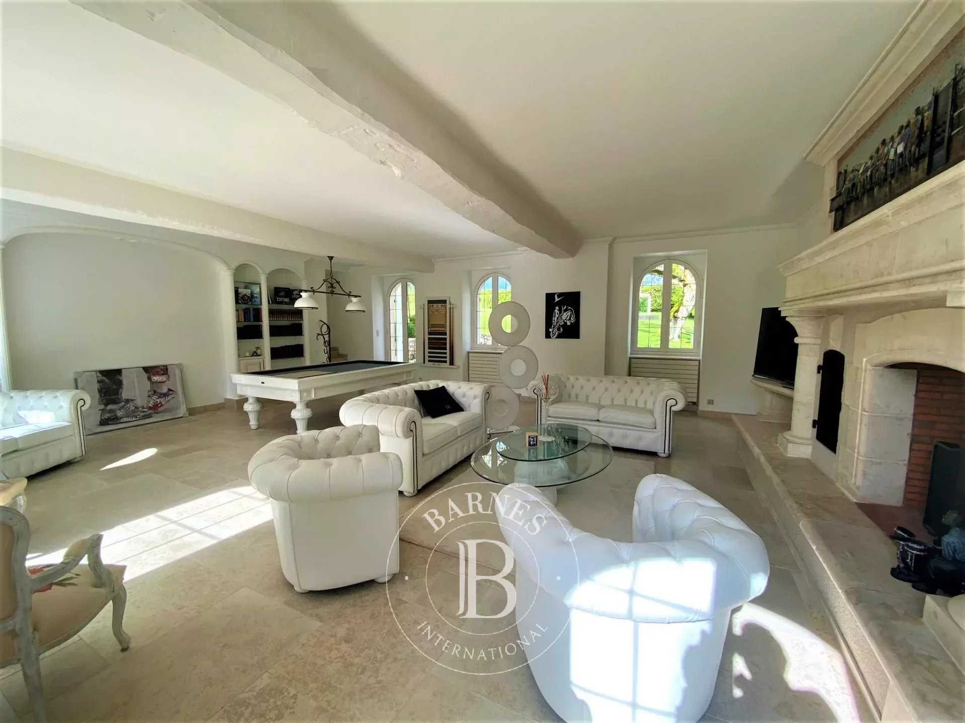 Blois  - Property 4 Bedrooms