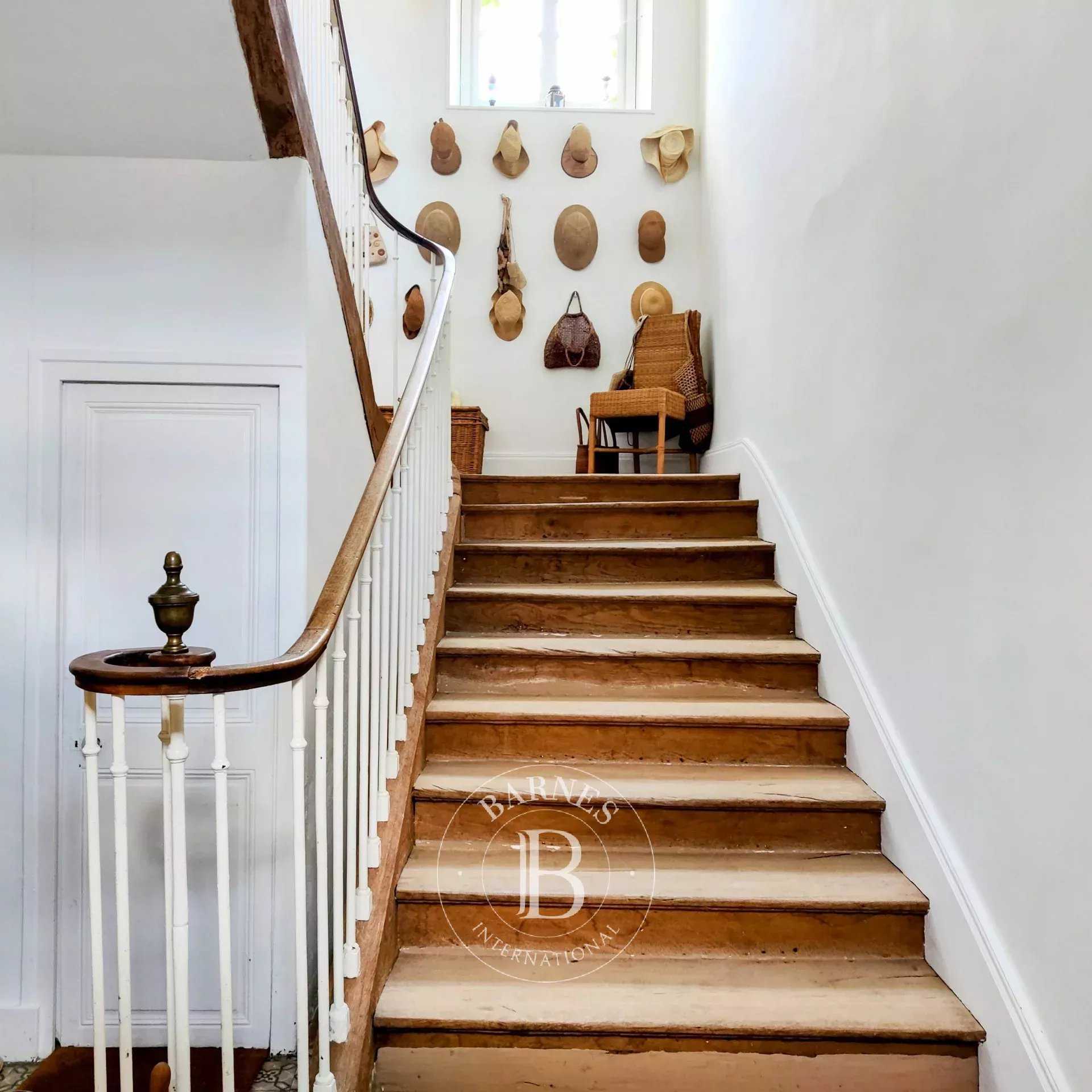 Clamecy  - Propriété 14 Pi&egrave;ces 5 Chambres