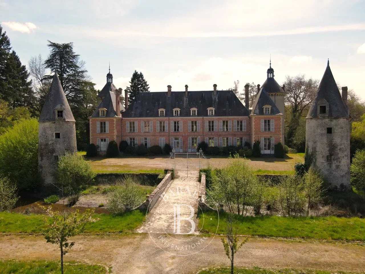 Salbris  - Château 30 Pièces 10 Chambres