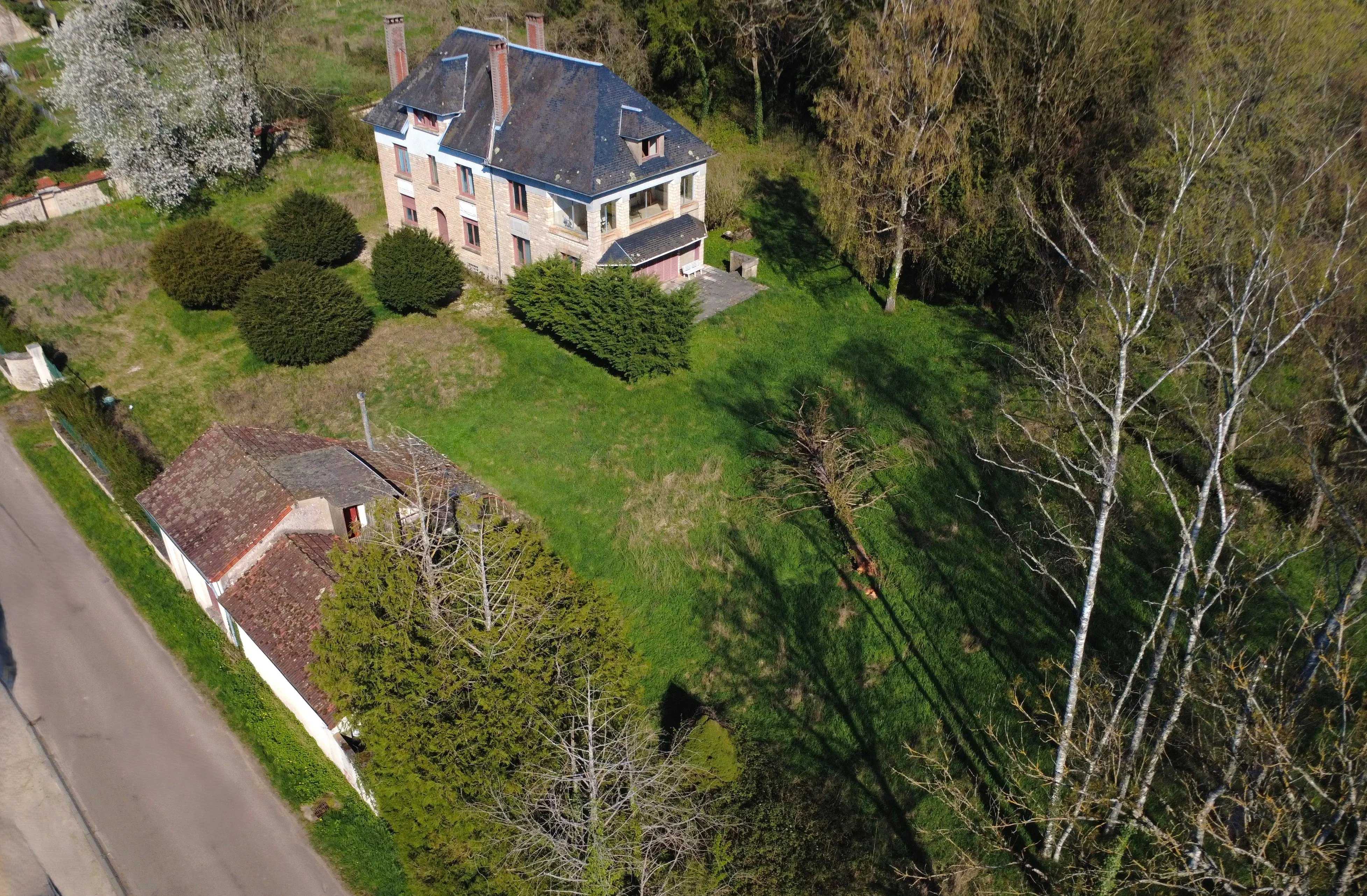 Avallon  - Propriété 17 Pi&egrave;ces 5 Chambres