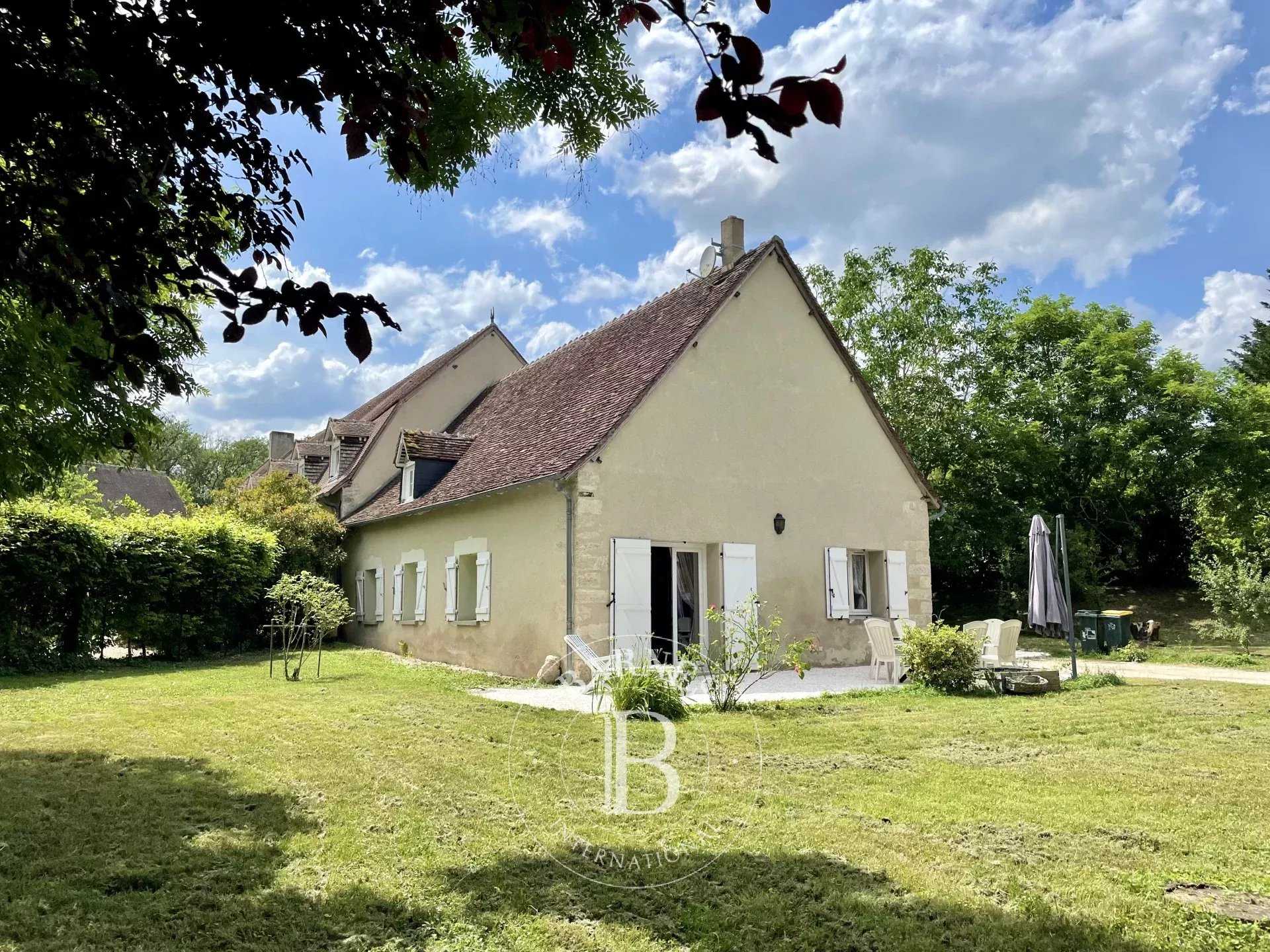 Marmagne  - Maison de village 18 Pi&egrave;ces 5 Chambres