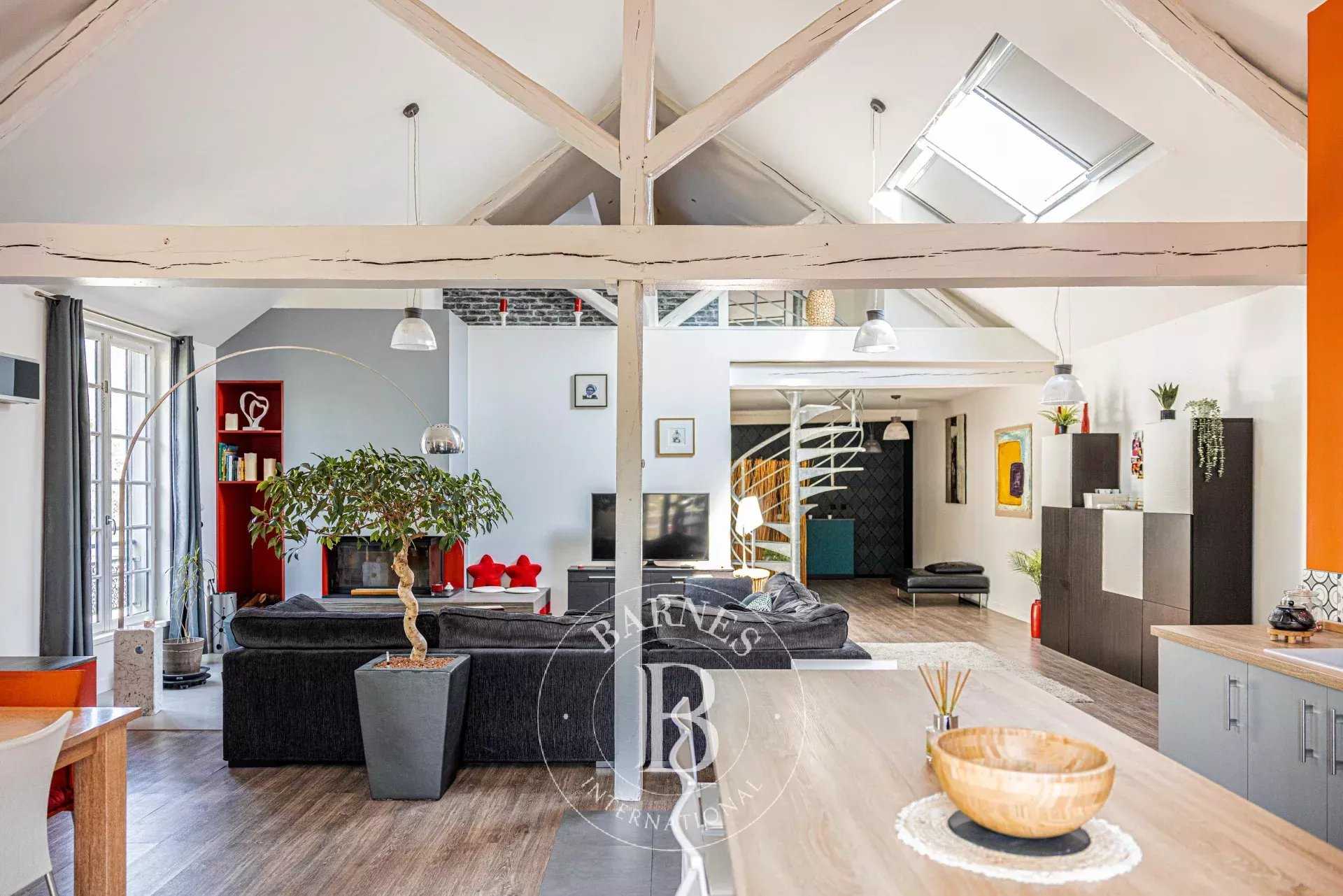 Orléans  - Maison 7 Pi&egrave;ces 4 Chambres