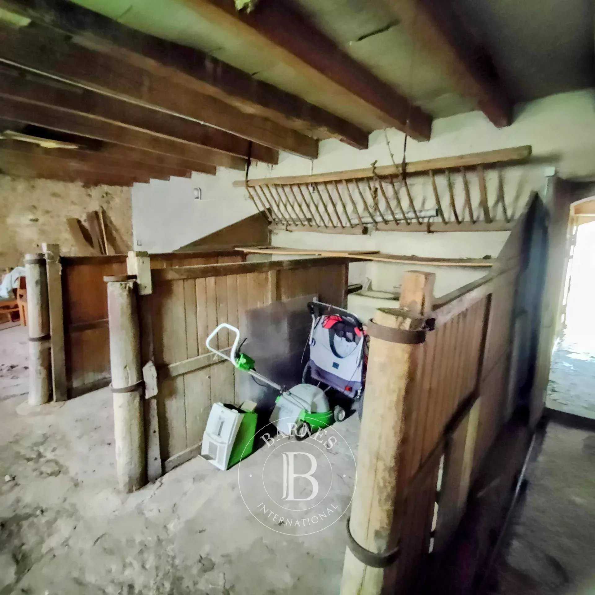 Ouroux-en-Morvan  - Mansion 