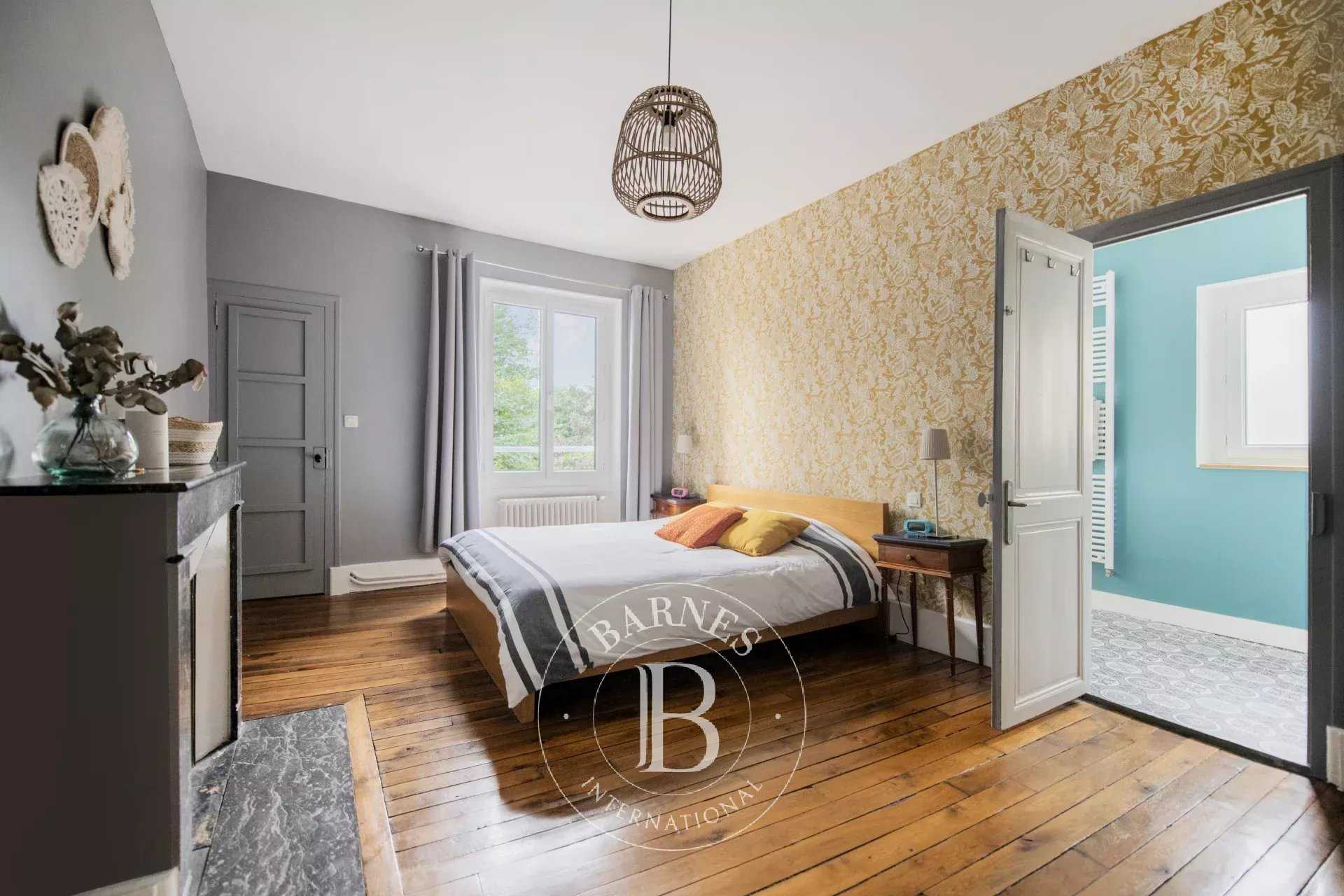 Orléans  - Maison de ville 8 Pièces 5 Chambres