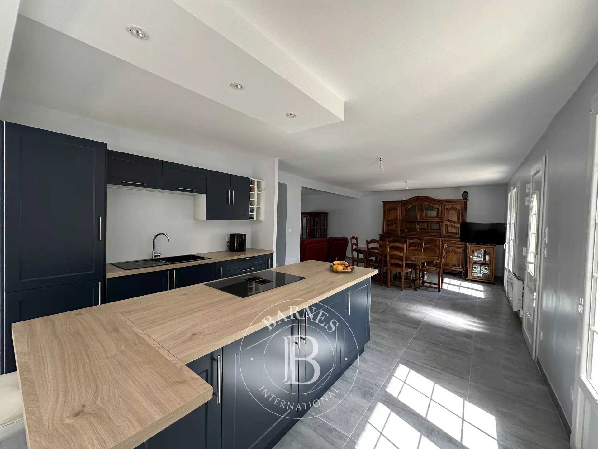 Villeneuve-sur-Conie  - House 8 Bedrooms